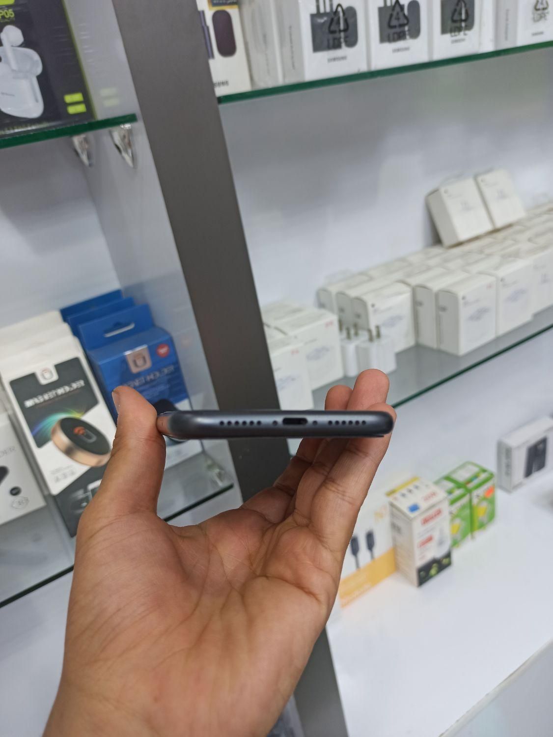 iphone 11 normal|موبایل|رشت, آزادگان|دیوار