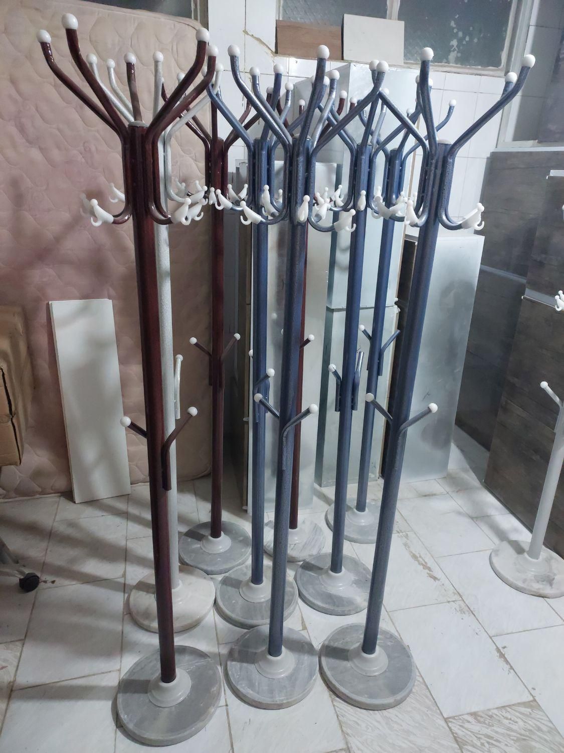 چوب لباسی فلزی|بندرخت و رخت‌آویز|اصفهان, ناصرخسرو|دیوار