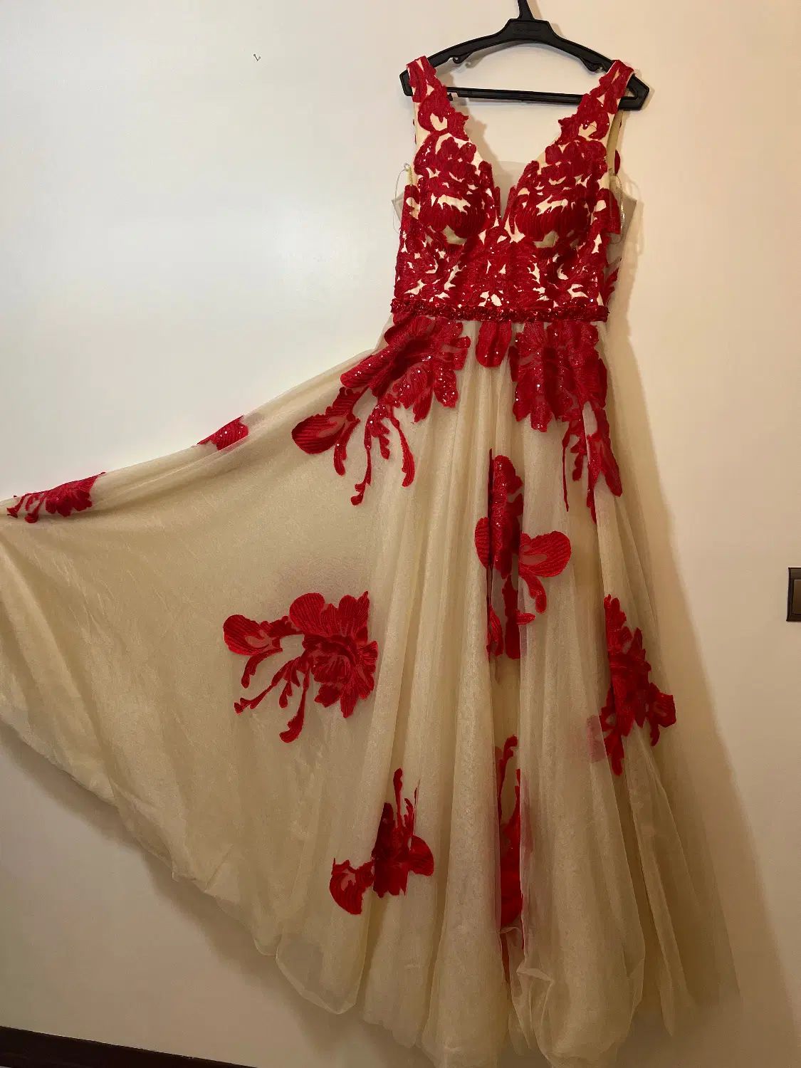 لباس مجلسی|لباس|کرج, کوی مهر|دیوار