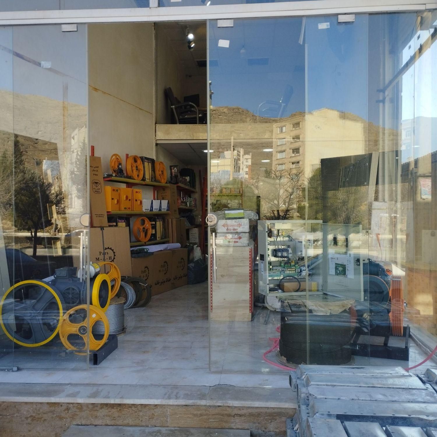 نصب فروش و راندازی انواع آسانسور و بالابر|خدمات پیشه و مهارت|خرمآباد, |دیوار