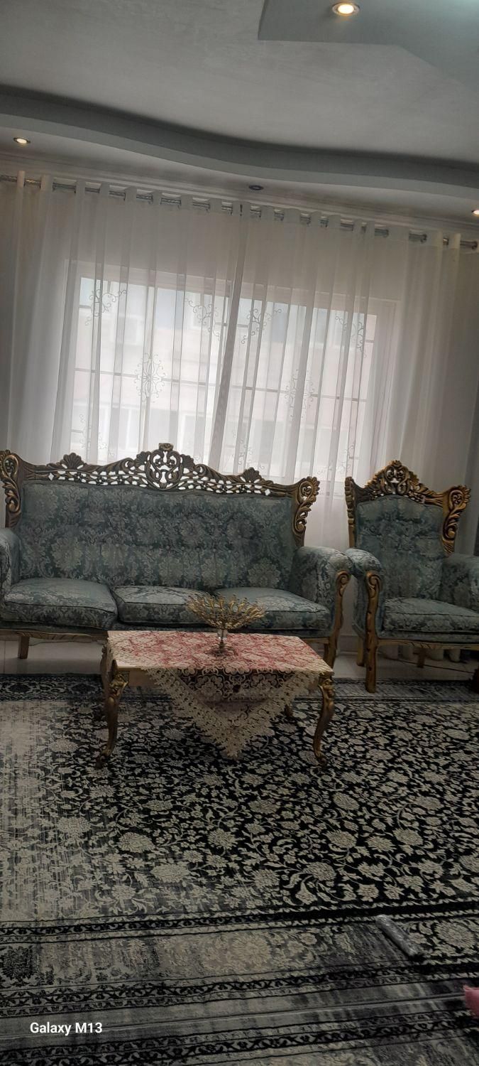 مبل سلطنتی ۹ نفره با جلو مبلی و عسلی در حد نو|مبلمان خانگی و میز عسلی|رشت, انصاری|دیوار