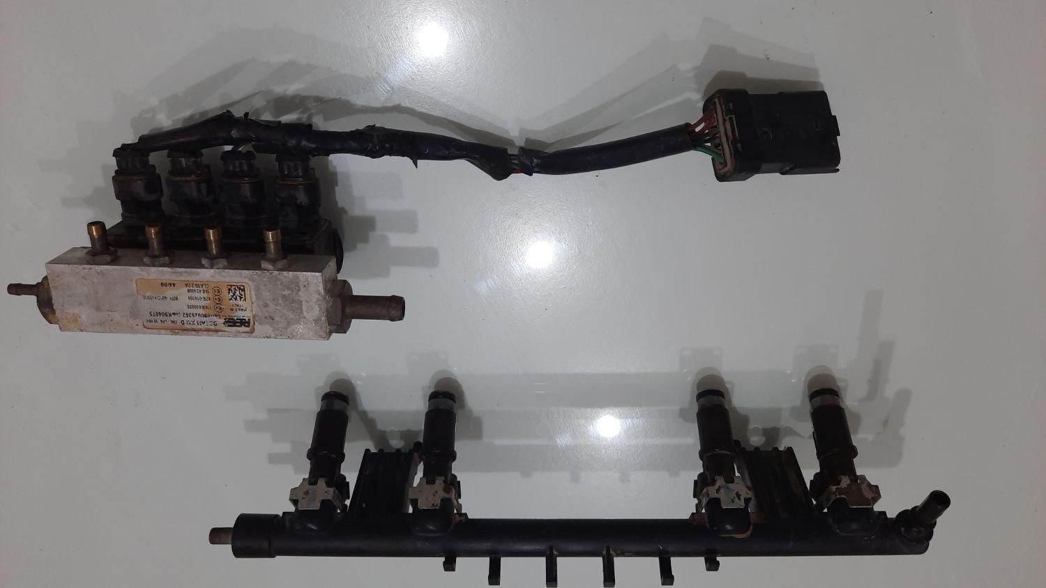 ریل سوخت گاز و بنزین با سوزن انژکتور کامل پژو 405|قطعات یدکی و لوازم جانبی|یاسوج, |دیوار