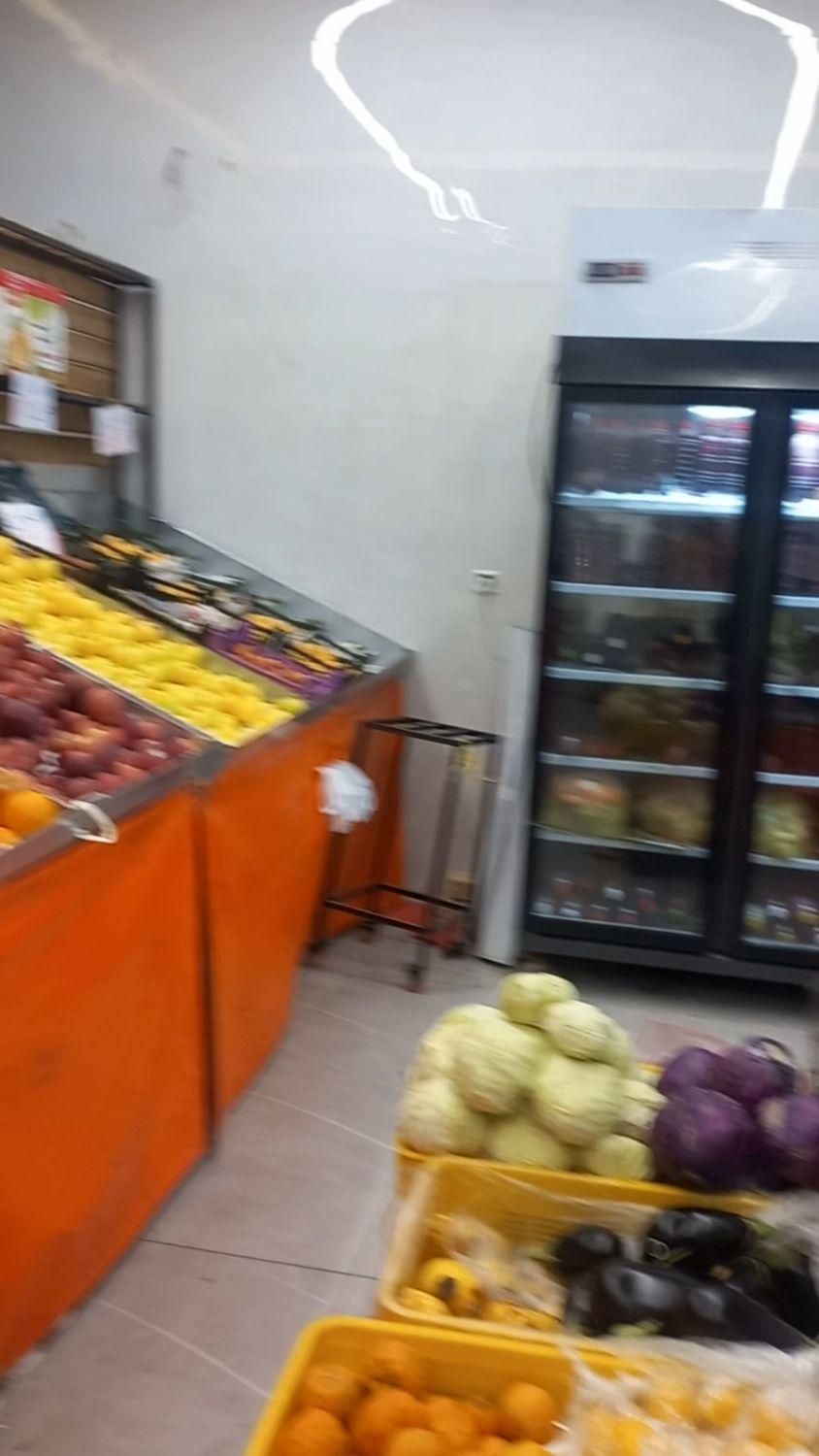 کارگر میوه فروشی ماهر به فروشندگی|استخدام خدمات فروشگاه و رستوران|قم, باغ کرباسی|دیوار