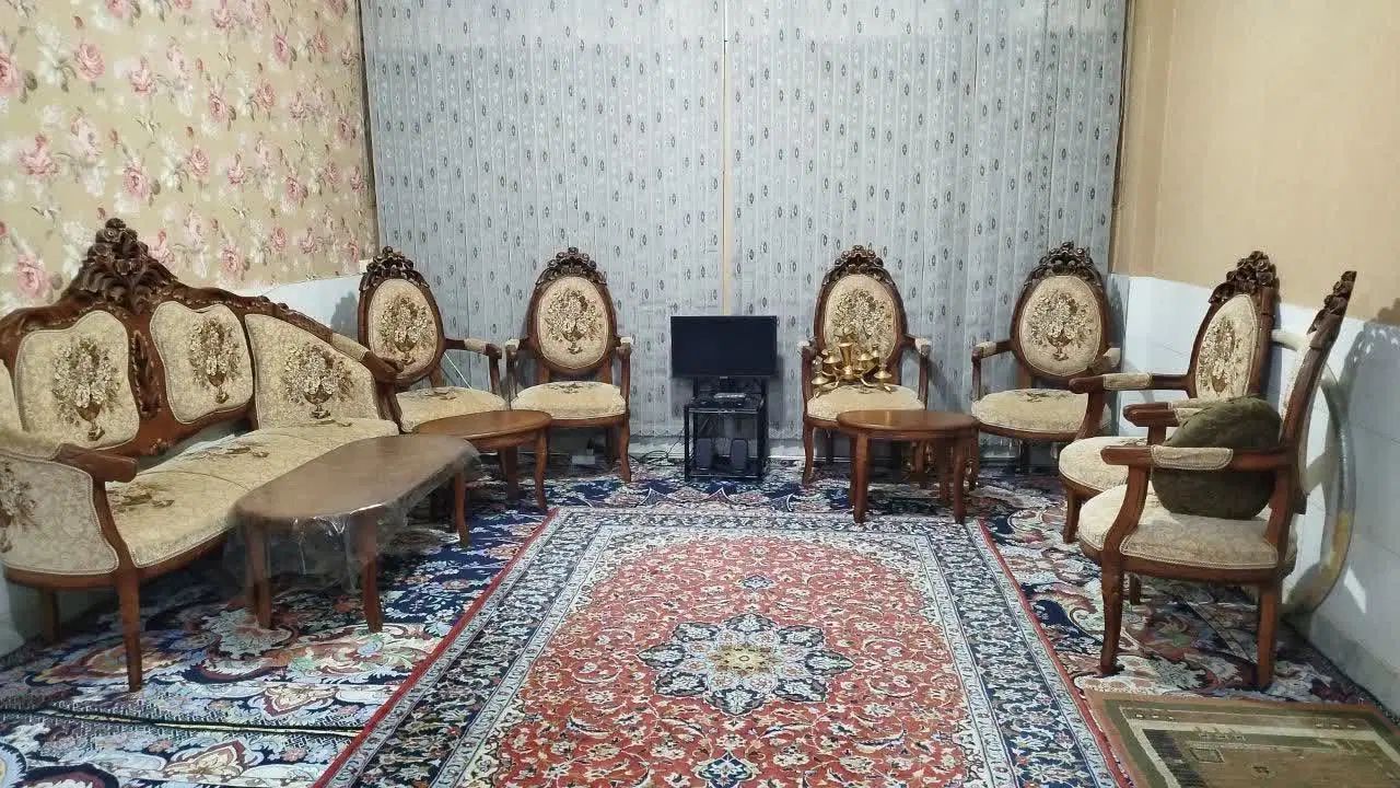 مبلمان ۹نفره کاملا سالم|مبلمان خانگی و میز عسلی|اصفهان, شیخ اشراق|دیوار