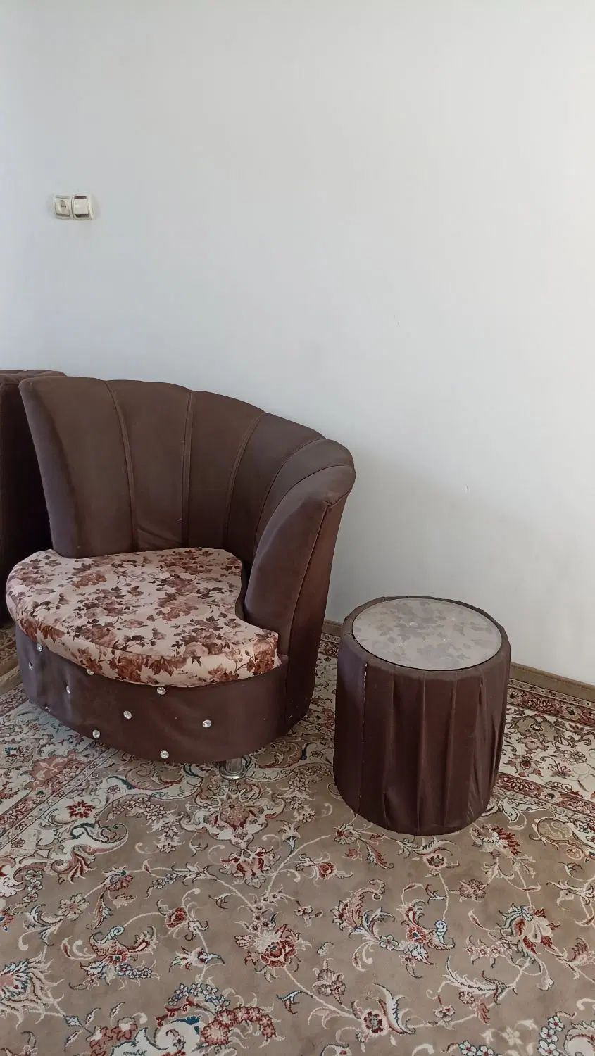 مبلمان ۷ نفره کارکرده با جلومبلی و عسلی|مبلمان خانگی و میز عسلی|مشهد, شهید معقول|دیوار