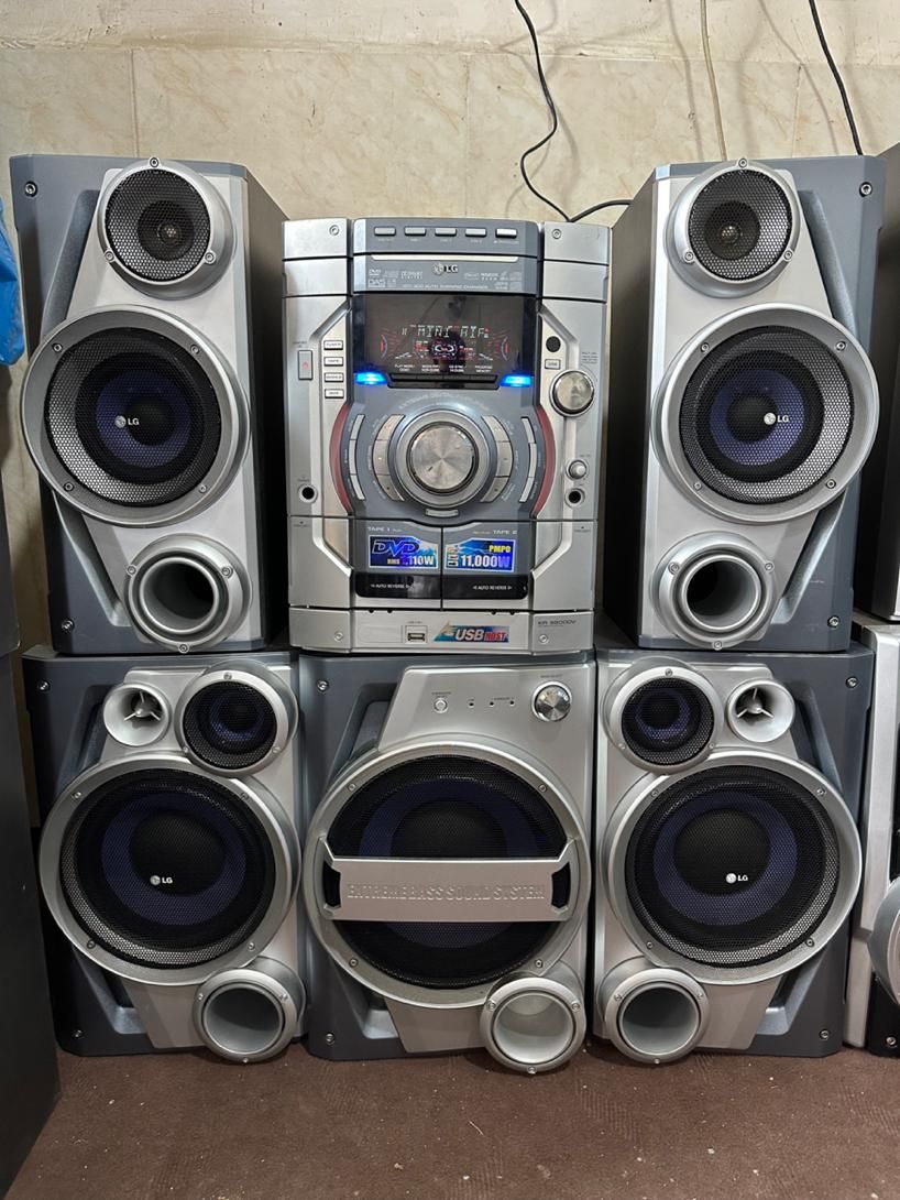 ضبط زلزله ۱۱۰۰۰wفلش خور فابریک نقره ای خوشصدا بیس|سیستم صوتی خانگی|گرگان, |دیوار