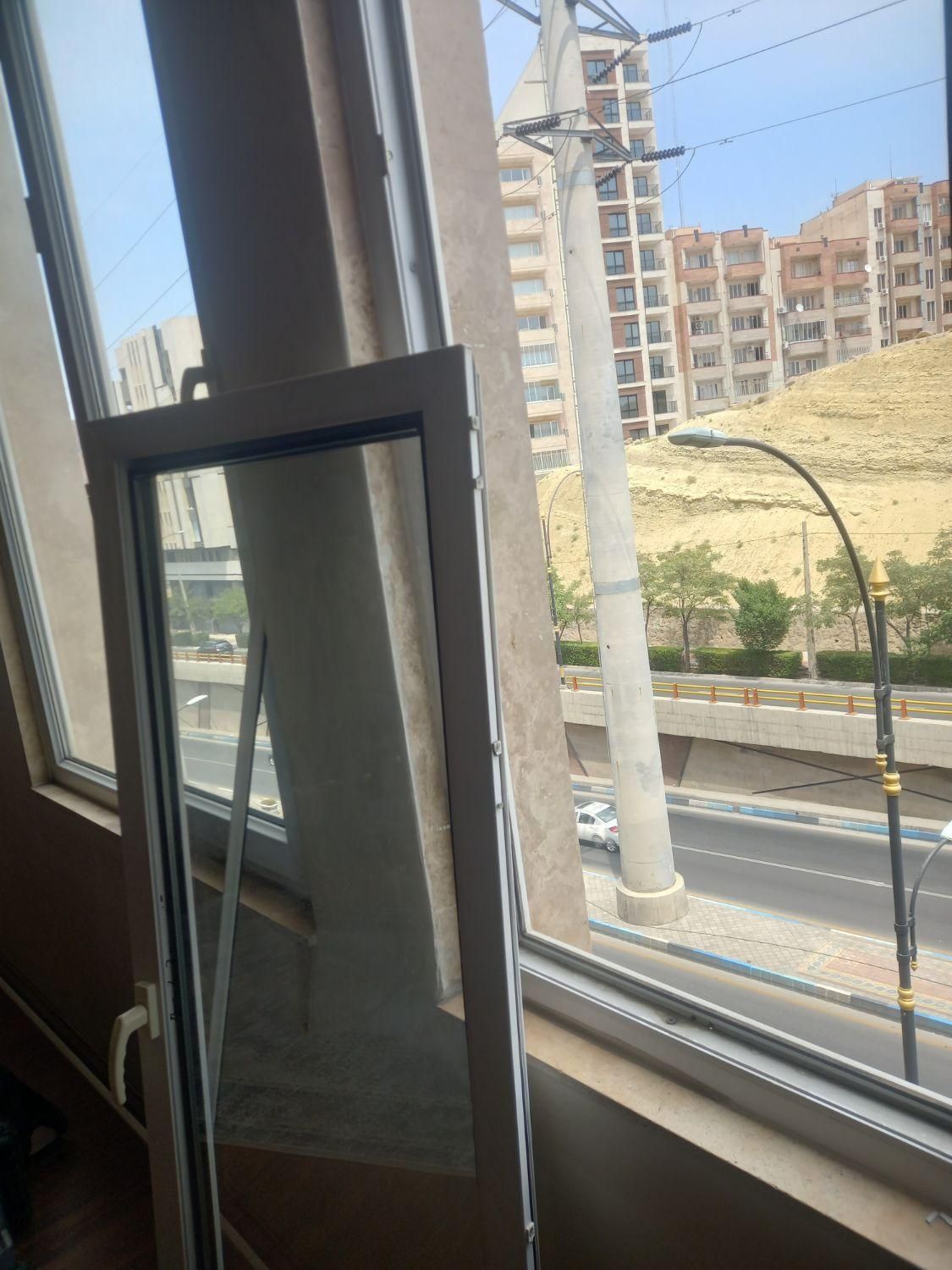 تعمیر رگلاژ درب و پنجره پی وی سی تضمینی|خدمات پیشه و مهارت|تبریز, |دیوار