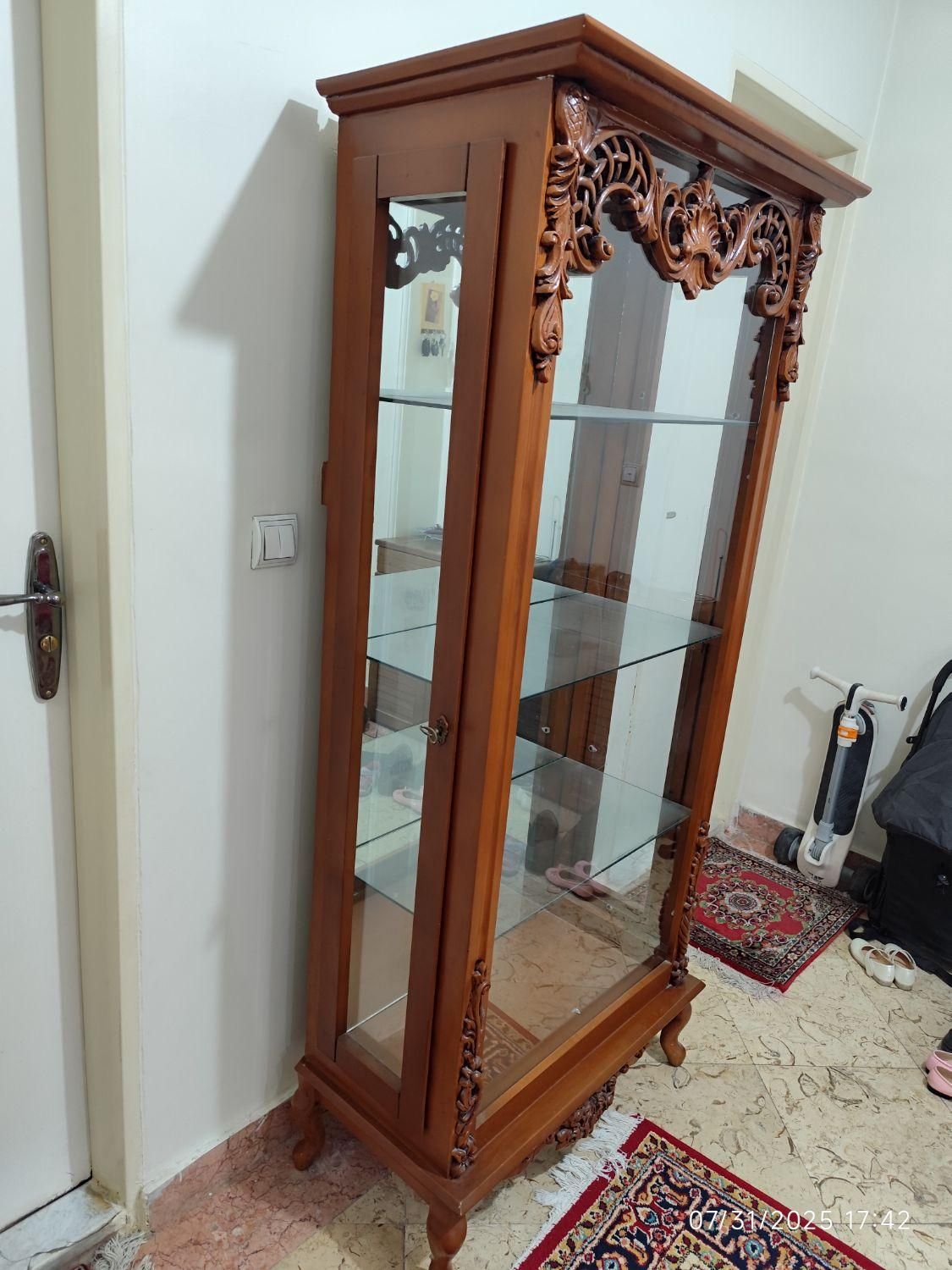 بوفه و ویترین آینه دار چوبی کارشده، اکباتان|بوفه، ویترین، کنسول|تهران, اکباتان|دیوار