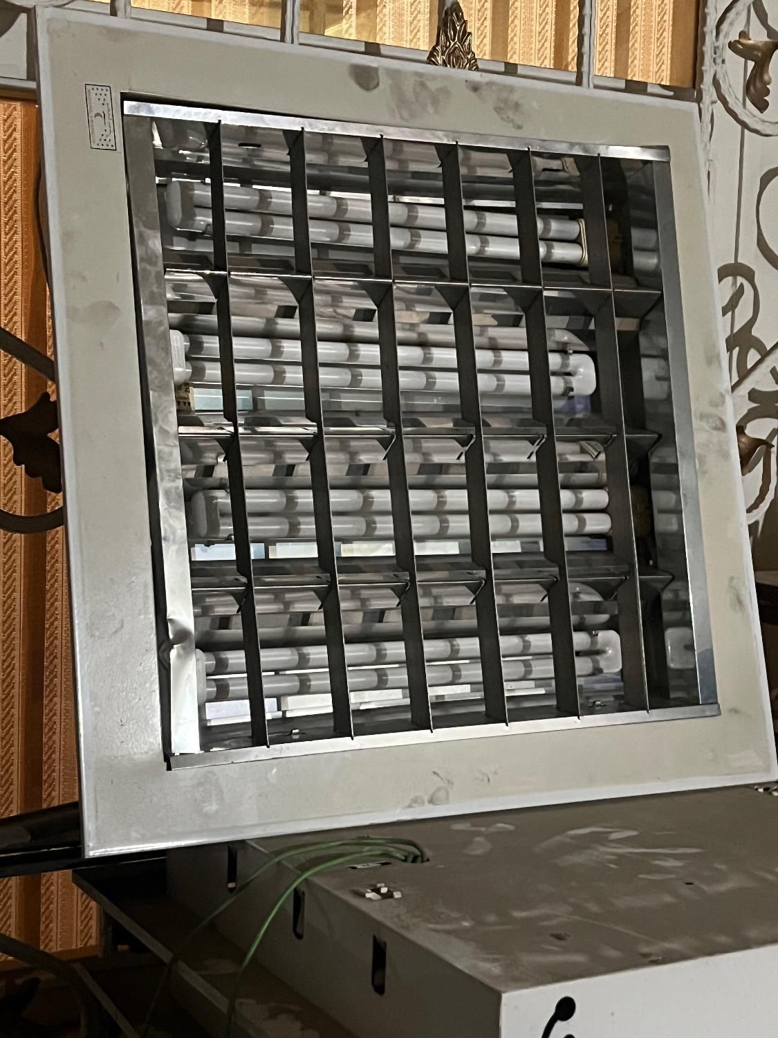 چراغ سقفی ۶۰*۶۰ جنس قدیم|لامپ و چراغ|تهران, منیریه|دیوار