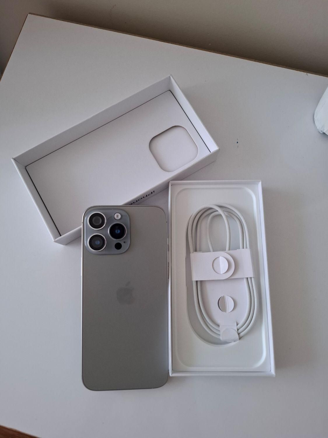 اپل iPhone 16 Pro Max با حافظهٔ ۱ ترابایت|موبایل|شیراز, زرهی|دیوار