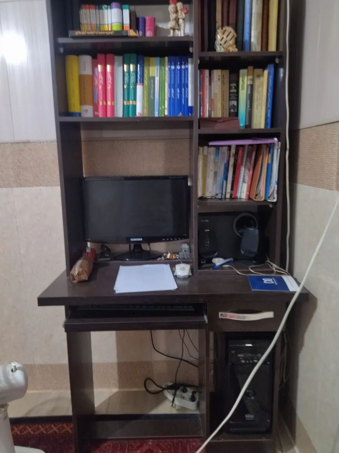 میز تحریر کتابخانه دار همراه با صندلی تمیز وسالم|میز تحریر و کامپیوتر|اصفهان, شیخ اشراق|دیوار