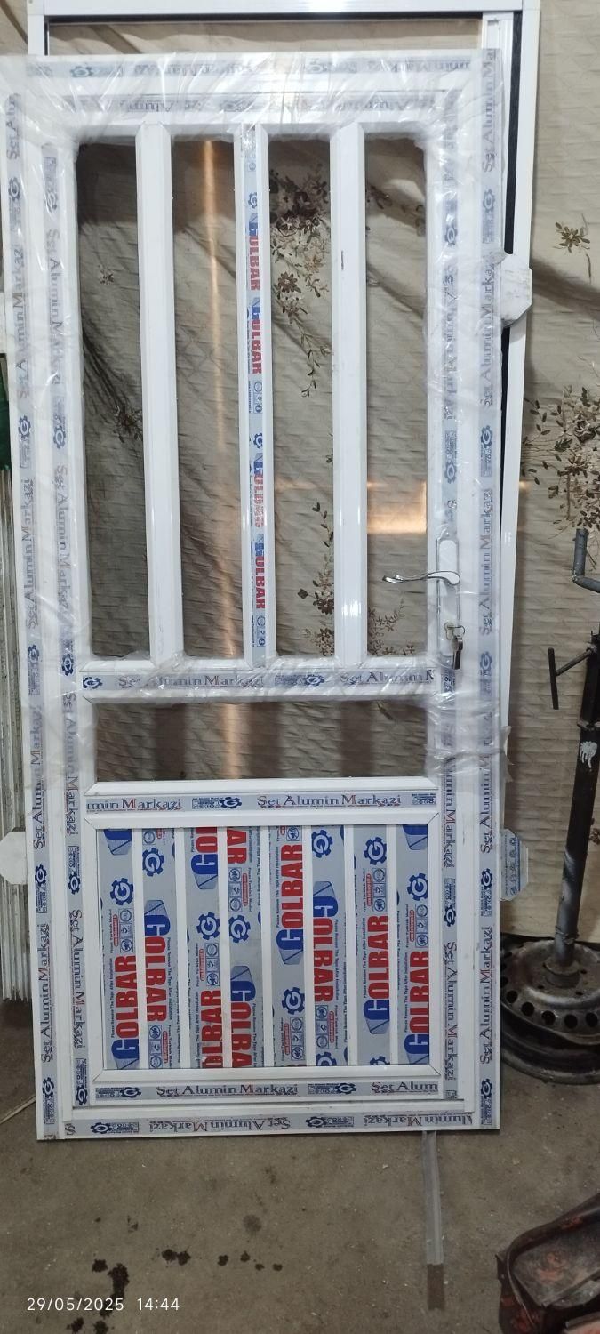 آلومینیوم دوجداره وتوری پلیسه توری ثابت|خدمات پیشه و مهارت|بجنورد, |دیوار