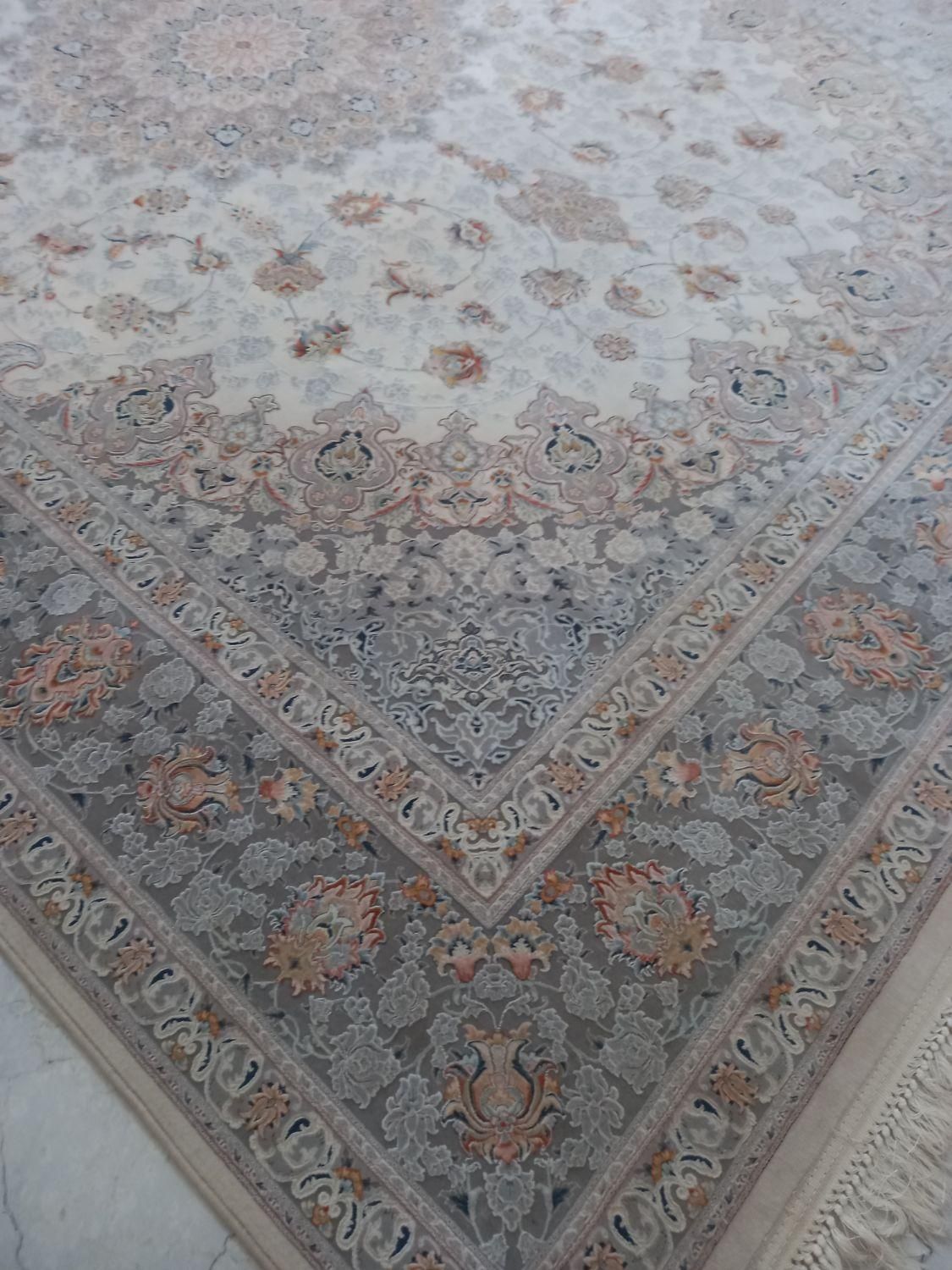 فرش ۱۲۰۰ شانه ۴ متری چهار میلیون و پانصد|فرش|ساوه, |دیوار