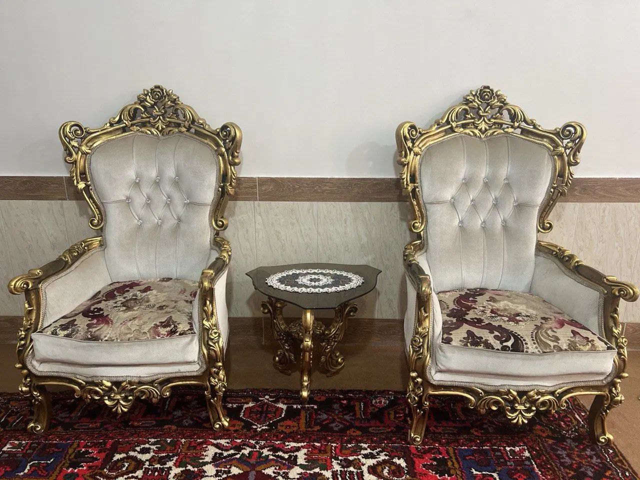 مبل سلطنتی ۹ نفره با سه عدد جلو مبلی قیمت ۲۵میلیون|مبلمان خانگی و میز عسلی|آذرشهر, |دیوار