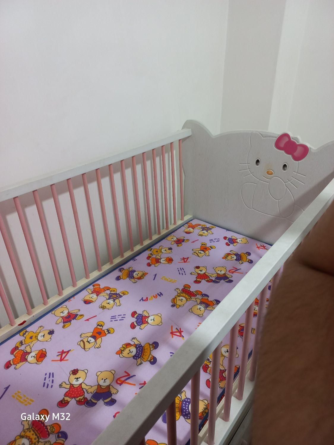 تخت خواب گهواره ای کودک|اسباب و اثاث بچه|زاهدان, |دیوار