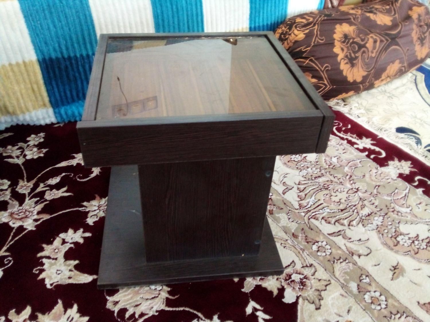 مبل ۱۰ نفره با میز و گل میز به شرط سالم و نو|مبلمان خانگی و میز عسلی|دهدشت, |دیوار