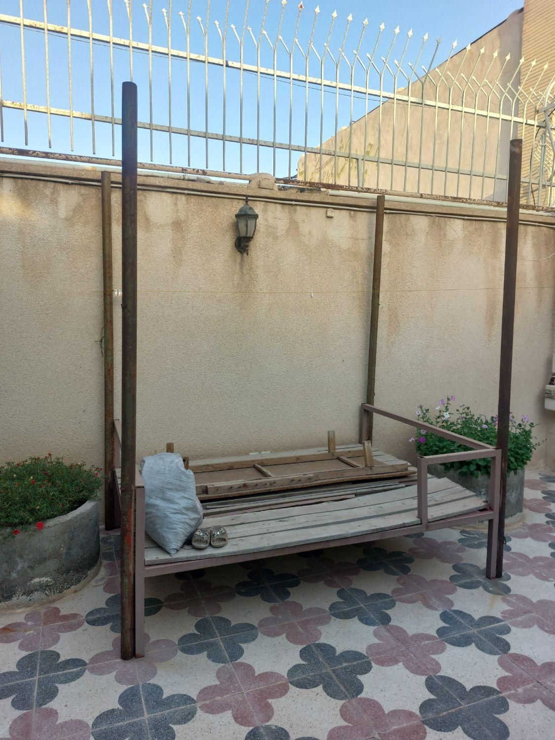 تخت آهنی|تخت و سرویس خواب|خمینی‌شهر, |دیوار