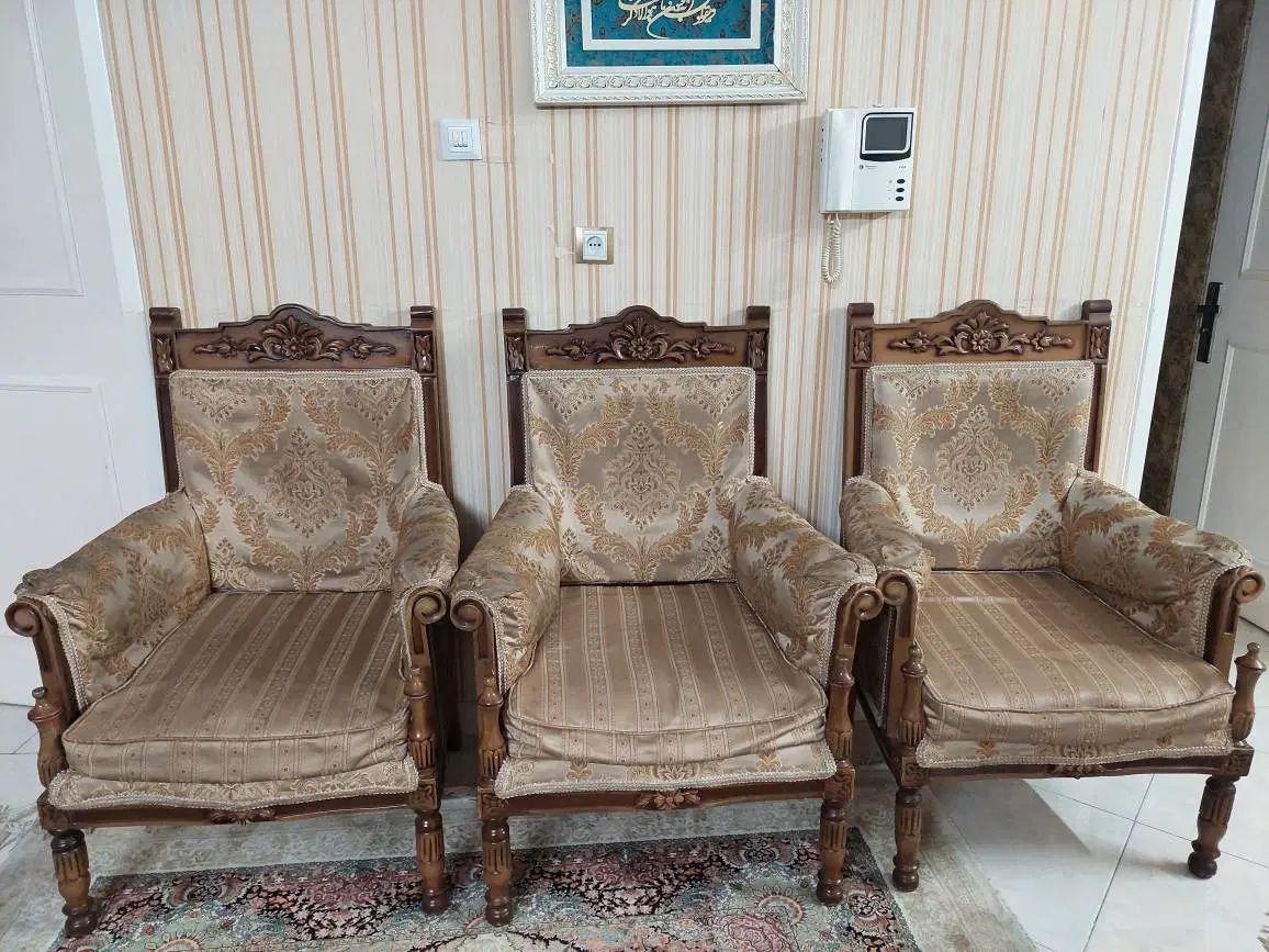 مبل ۹ نفر چوب عالی راش نیاز ب تعمیرفقط|فعالیت داوطلبانه|تهران, دولاب|دیوار