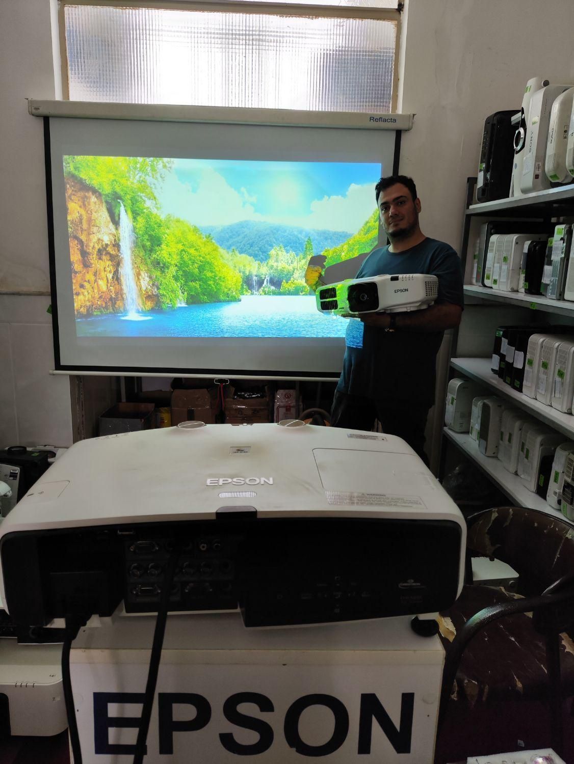 فروش پروژکتور 4k دارای دفتر در قم با ۱۵ سال سابقه|تلویزیون و پروژکتور|قم, صفائیه|دیوار