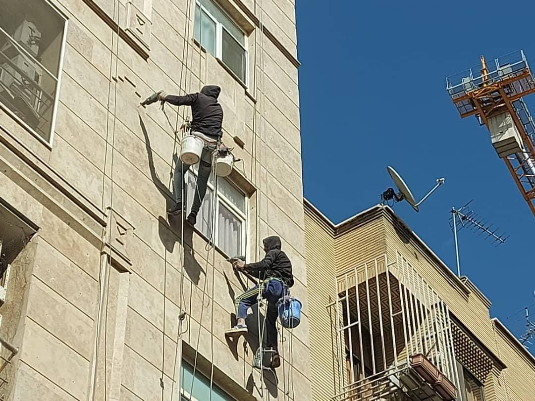 پیچ رولپلاک‌نما و شستشوی نما با طناب بدون داربست|خدمات پیشه و مهارت|ورامین, ورامین|دیوار