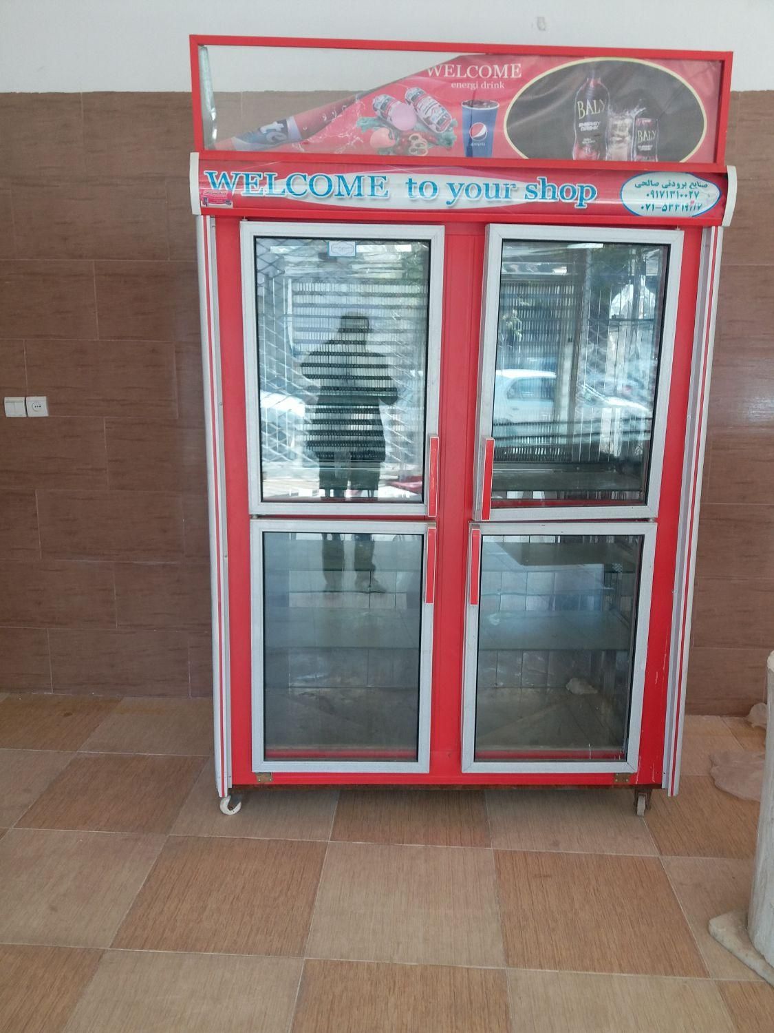 دودستگاه یخچال فروشگاهی ویک دستگاه فریزرروباز‌.|فروشگاه و مغازه|کرمان, |دیوار
