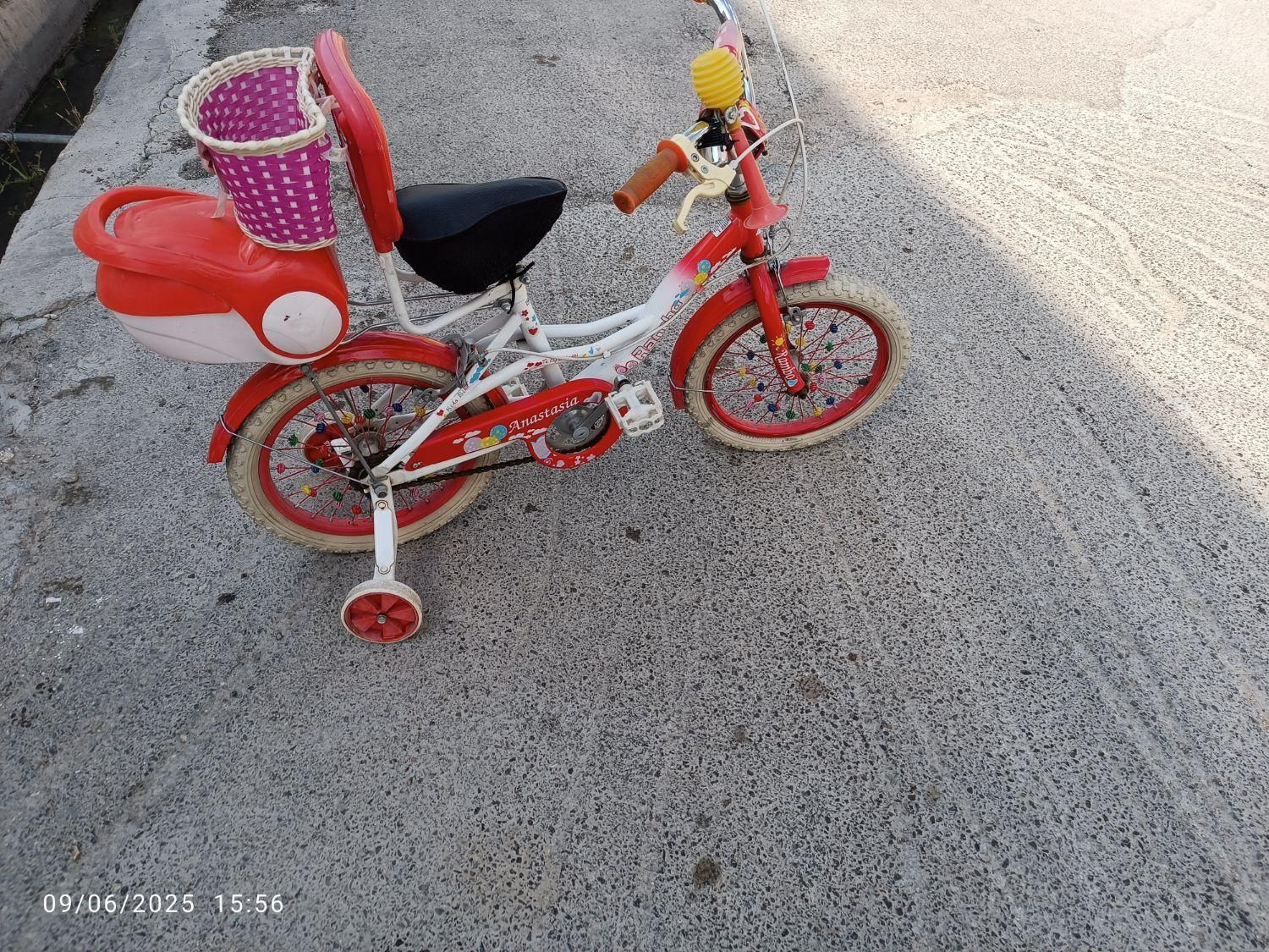 دوچرخه|دوچرخه، اسکیت، اسکوتر|ایوان, |دیوار