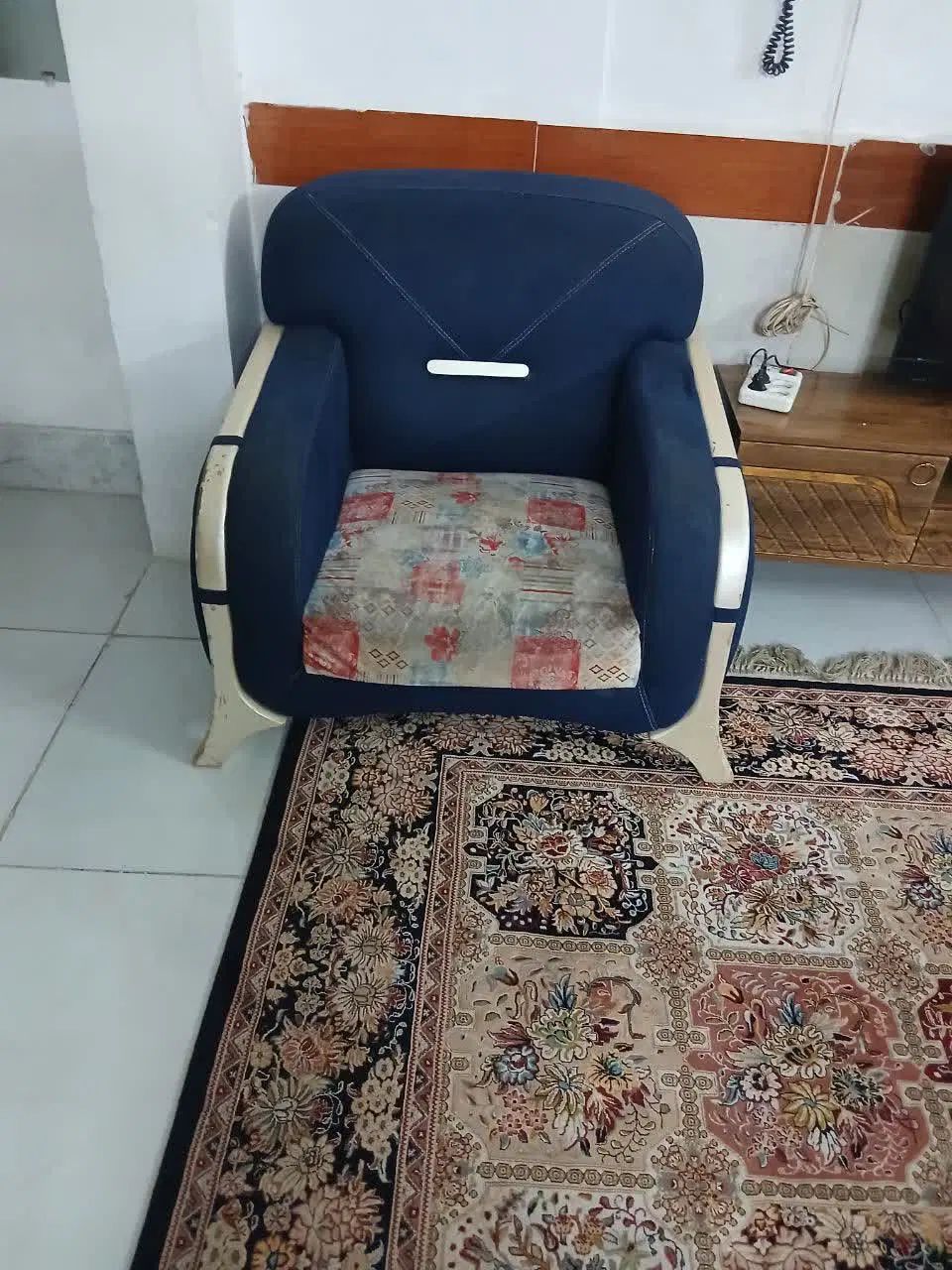 یک دست مبل راحتی|مبلمان خانگی و میز عسلی|مشهد, خواجه ربیع|دیوار