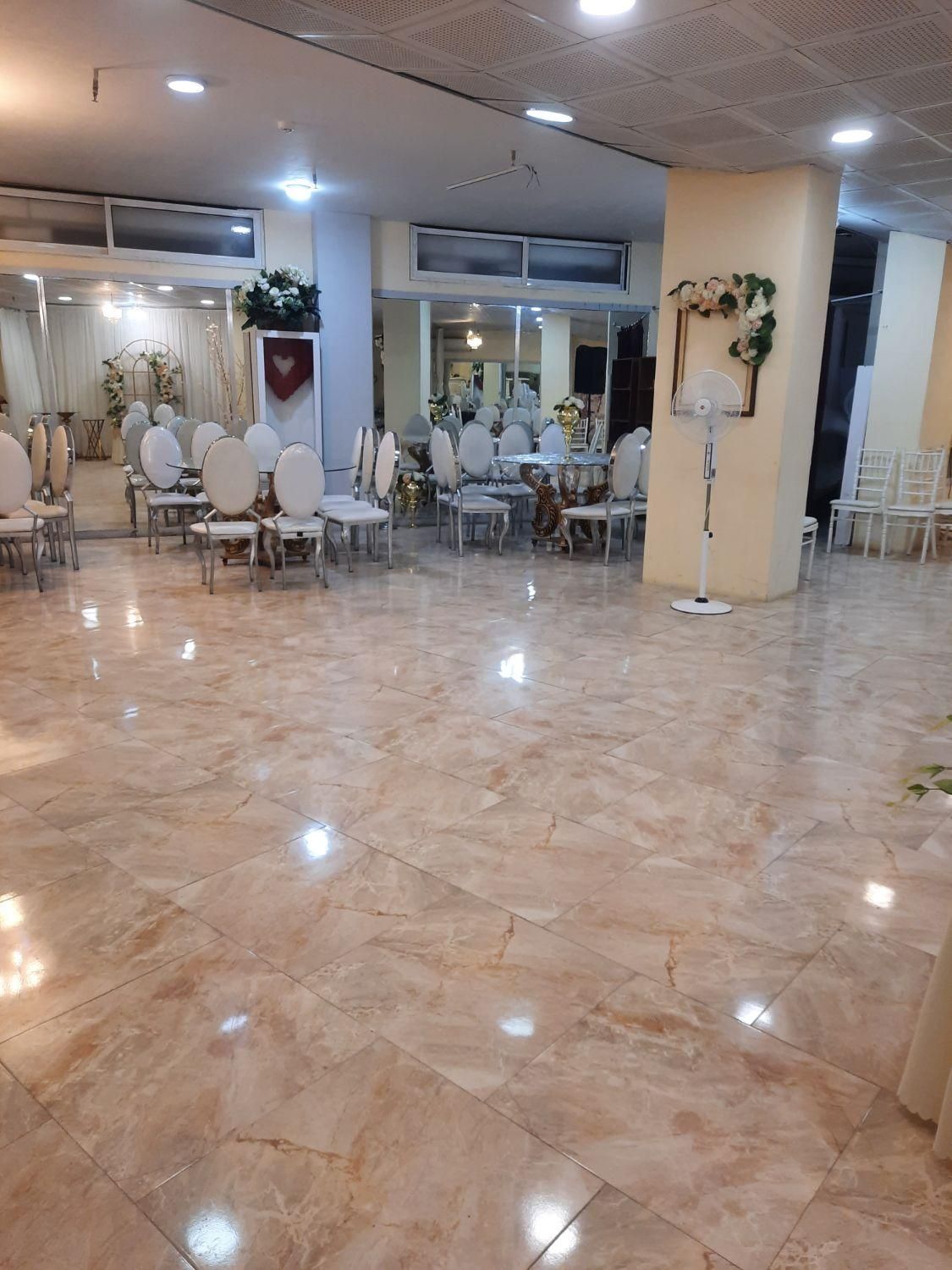 سالن خانه عقد و ازدواج آسان و نامزدی یادمان|اجارهٔ کوتاه‌مدت ویلا و باغ|شاهین‌شهر, شهرک امام علی|دیوار