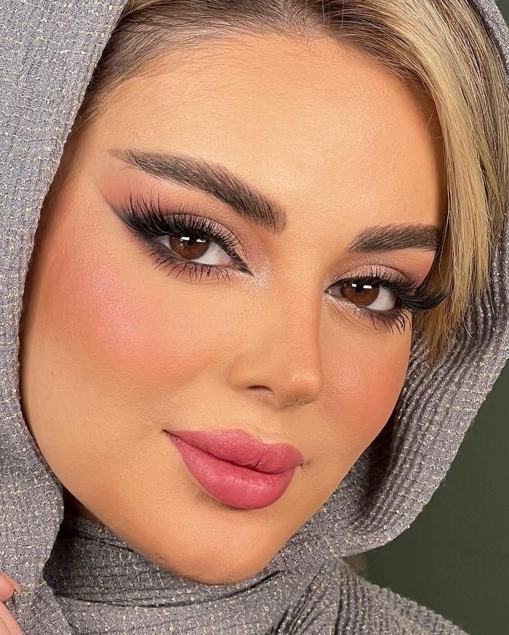 میکاپ تخصصی محفلی و عروس وآموزش صفرتاصد میکاپ|خدمات آرایشگری و زیبایی|اصفهان, رزمندگان|دیوار