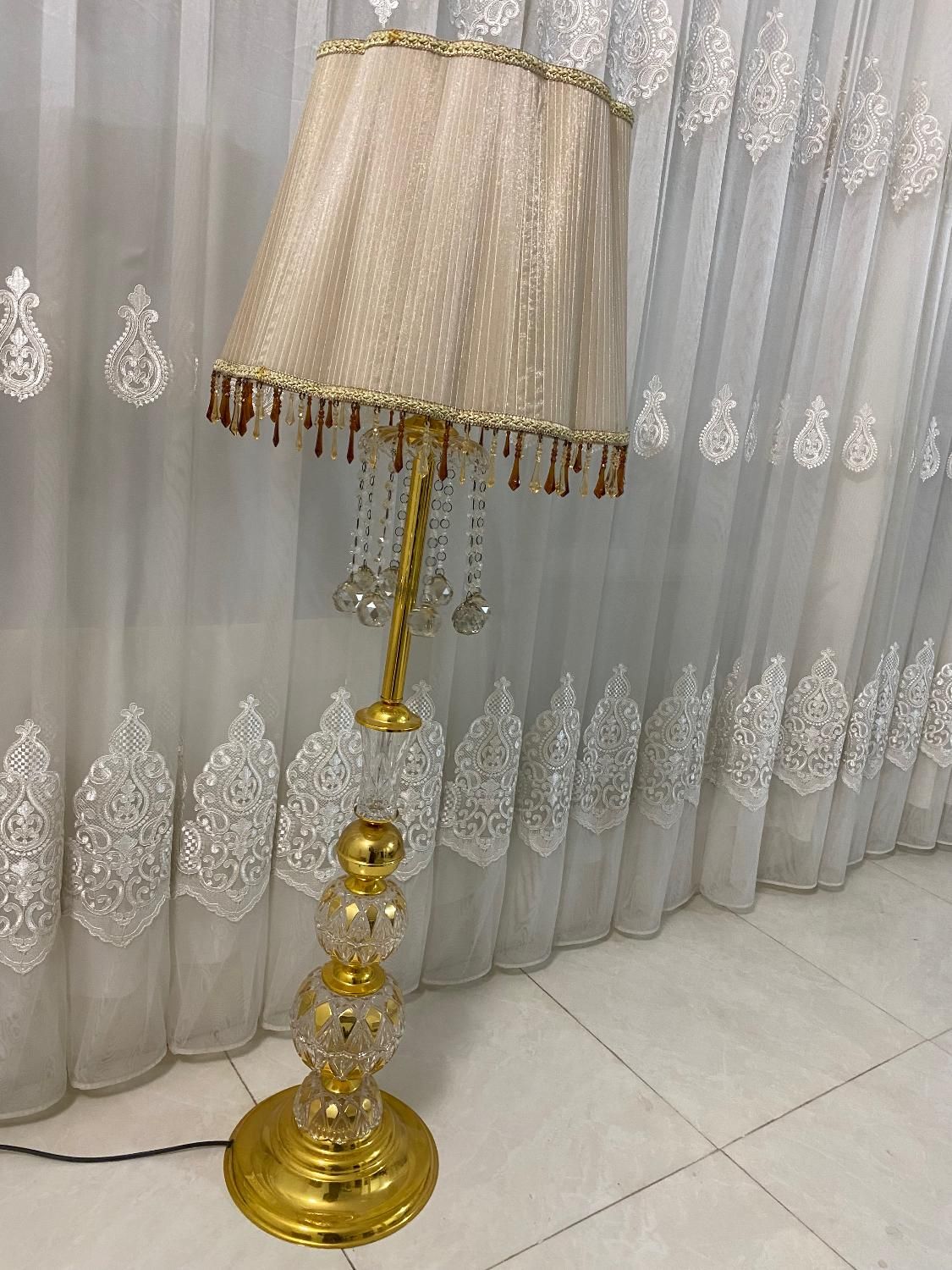 آباژور کنار سالنی|چراغ خواب و آباژور|قم, باجک دو|دیوار