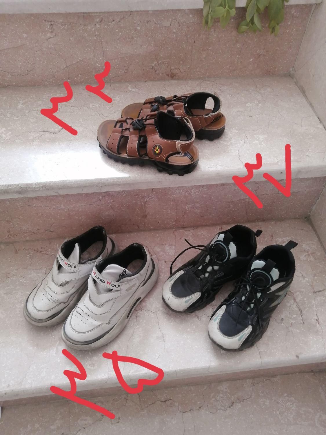 تعدادی صندل و کفش و کتونی پسرانه سالم و تمیز|کفش و لباس بچه|اراک, |دیوار