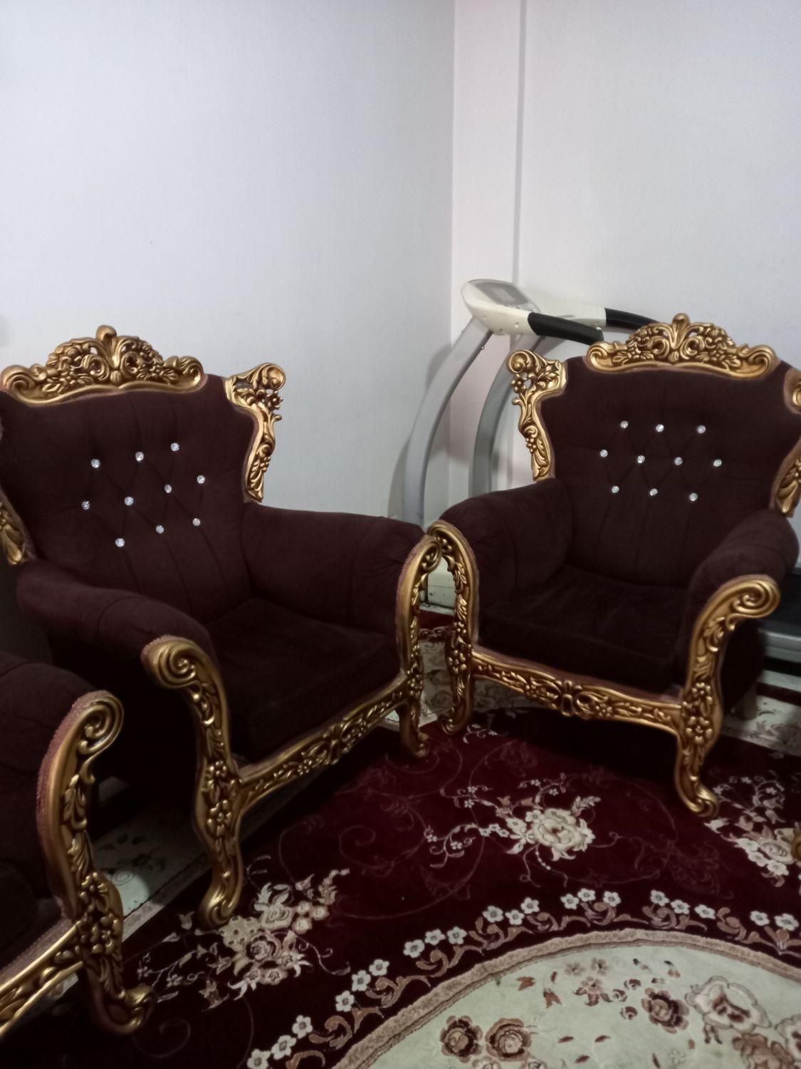 مبل سلطنتی ۷ نفره تمیز و سالم وغیر...|مبلمان خانگی و میز عسلی|تهران, گلستان (شهرک راه آهن)|دیوار