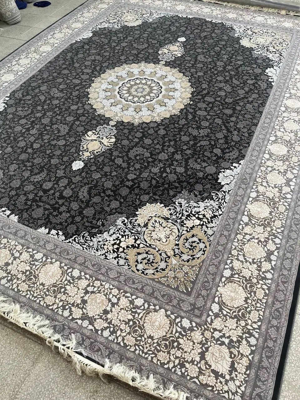 فرش ۹ متری /ترنج و افشان/ شانه ۷۰۰/ تراکم ۲۵۵۰|فرش|ایرانشهر, |دیوار