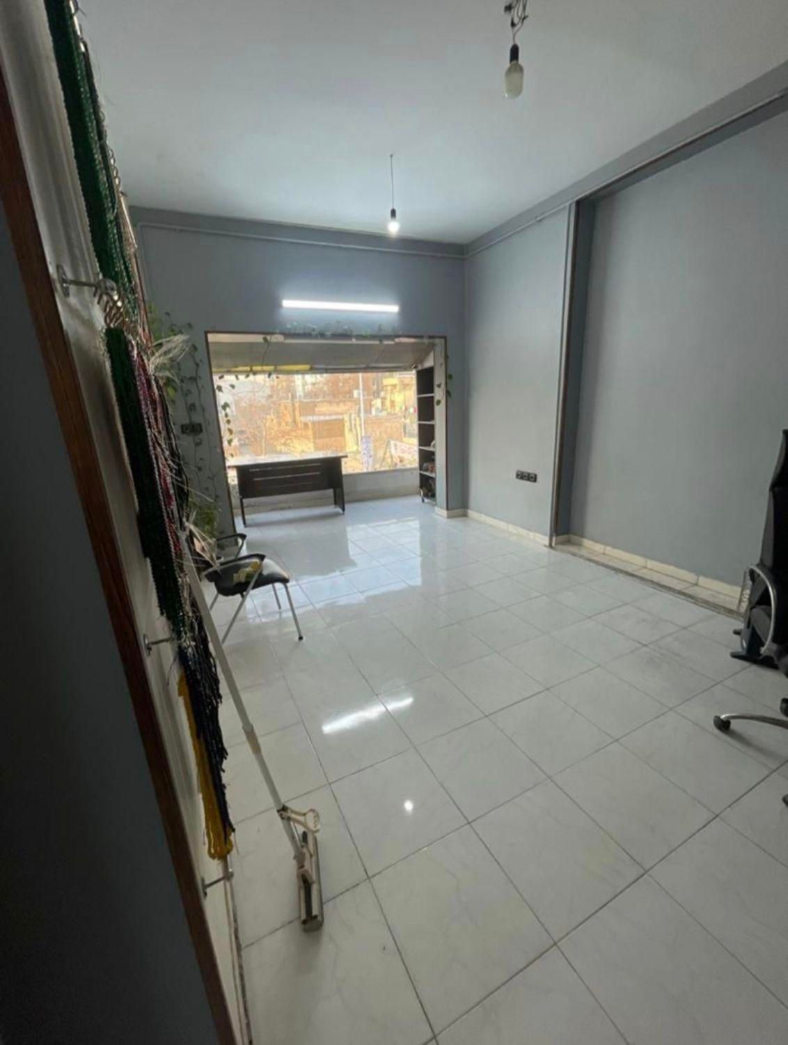 ۲۴ متر دفتر اداری مستقل و پر از نور با ویو خوب|اجارهٔ دفتر کار، اتاق اداری، مطب|تهران, جمال‌زاده|دیوار