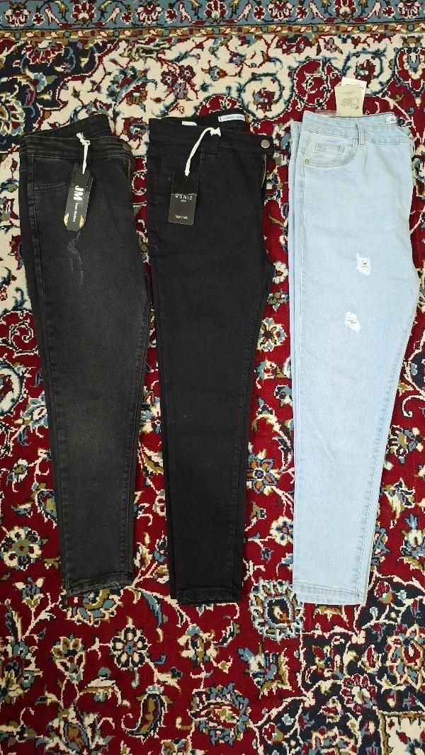 تعدادی شلوار نو به علت جمع کردن مغازه|لباس|یاسوج, |دیوار