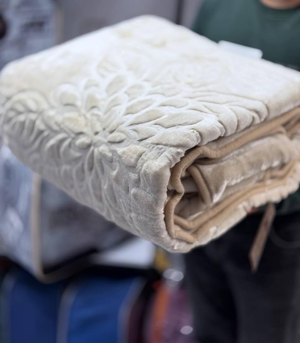 پتو گلبافت نرمینه سنگین|رختخواب، بالش، پتو|نیشابور, دارایی|دیوار