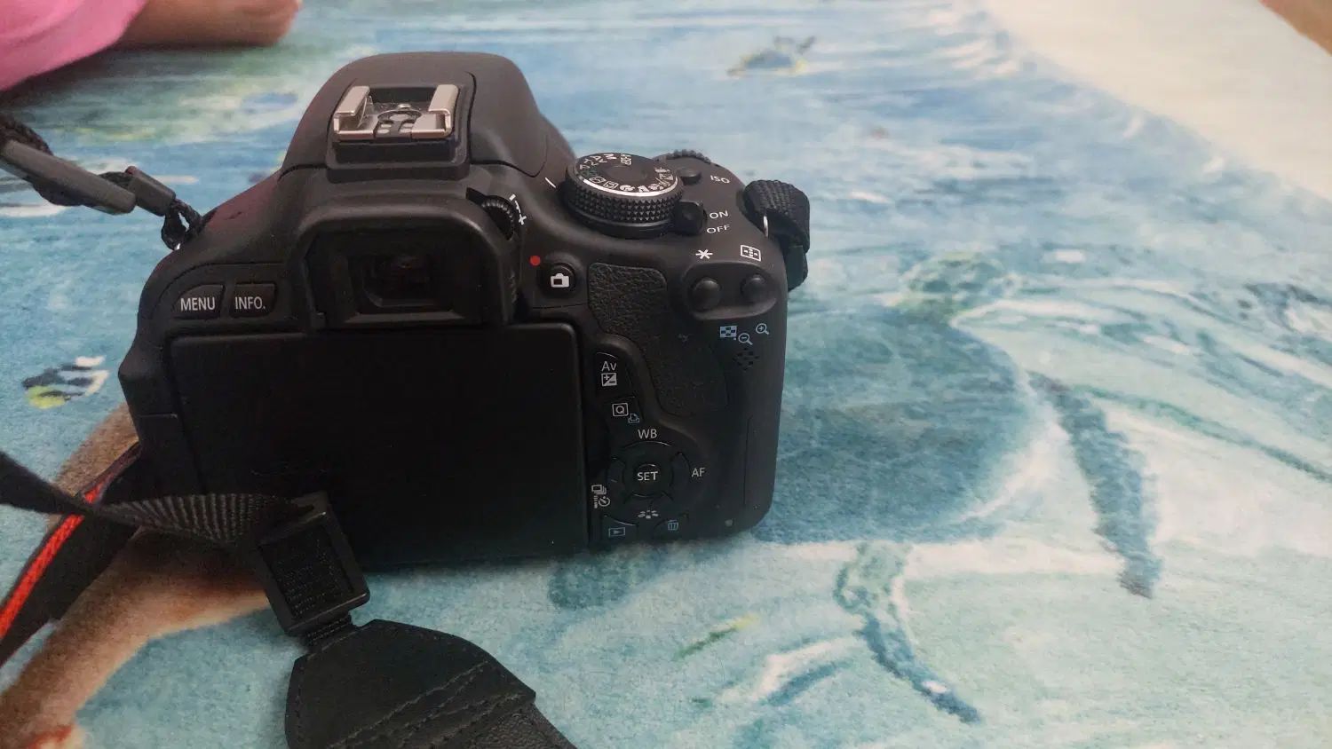 دوربین عکاسی حرفه ای  canon eos600D|دوربین عکاسی و فیلم‌برداری|تهران, تهرانسر شرقی|دیوار