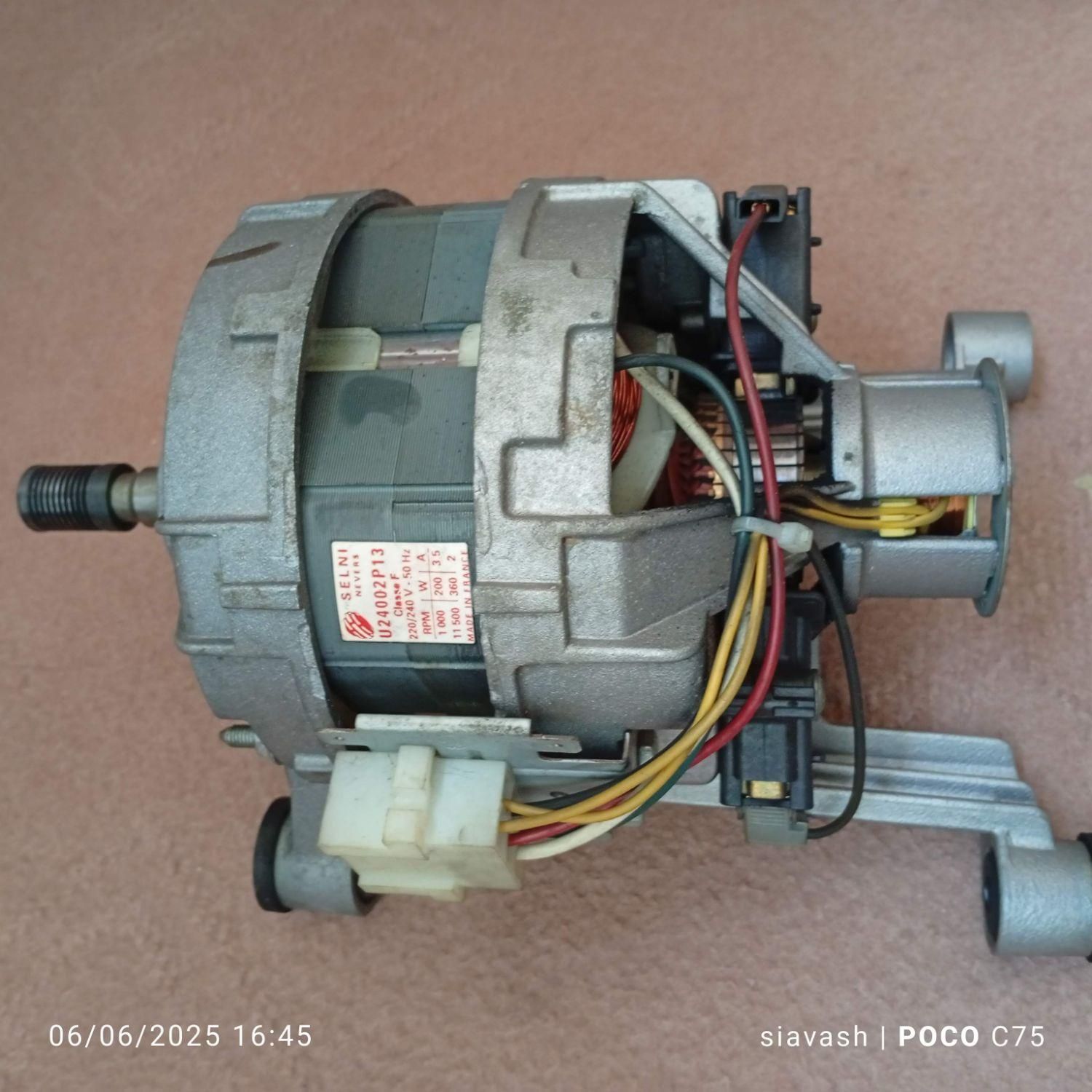 مقداری لوازم لباسشویی ابسال|ماشین لباسشویی و خشک‌کن لباس|هشتگرد, فاز ۱ مهستان|دیوار