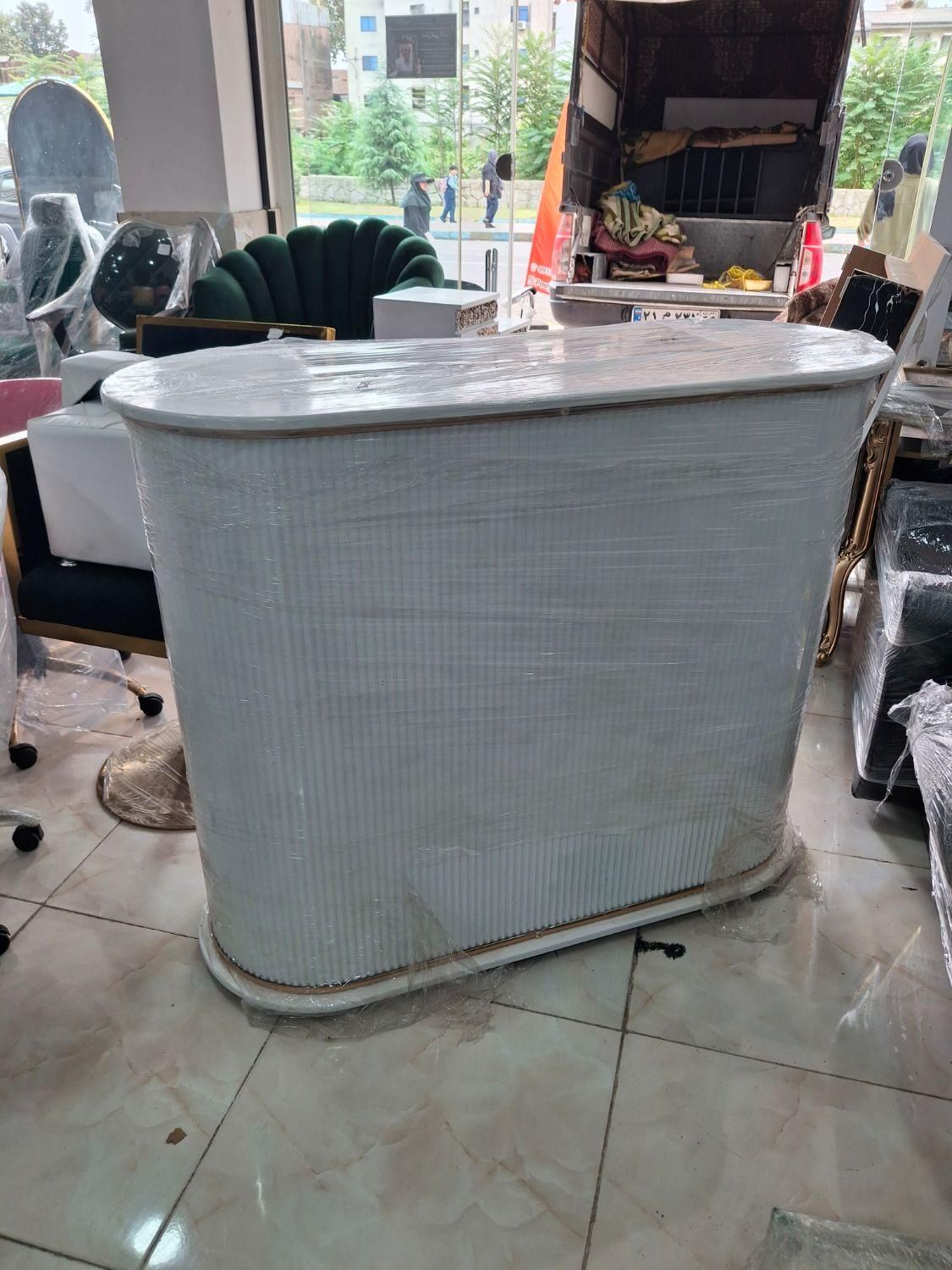 کانتر منشی|آرایشگاه و سالن‌های زیبایی|رشت, امین الضرب|دیوار