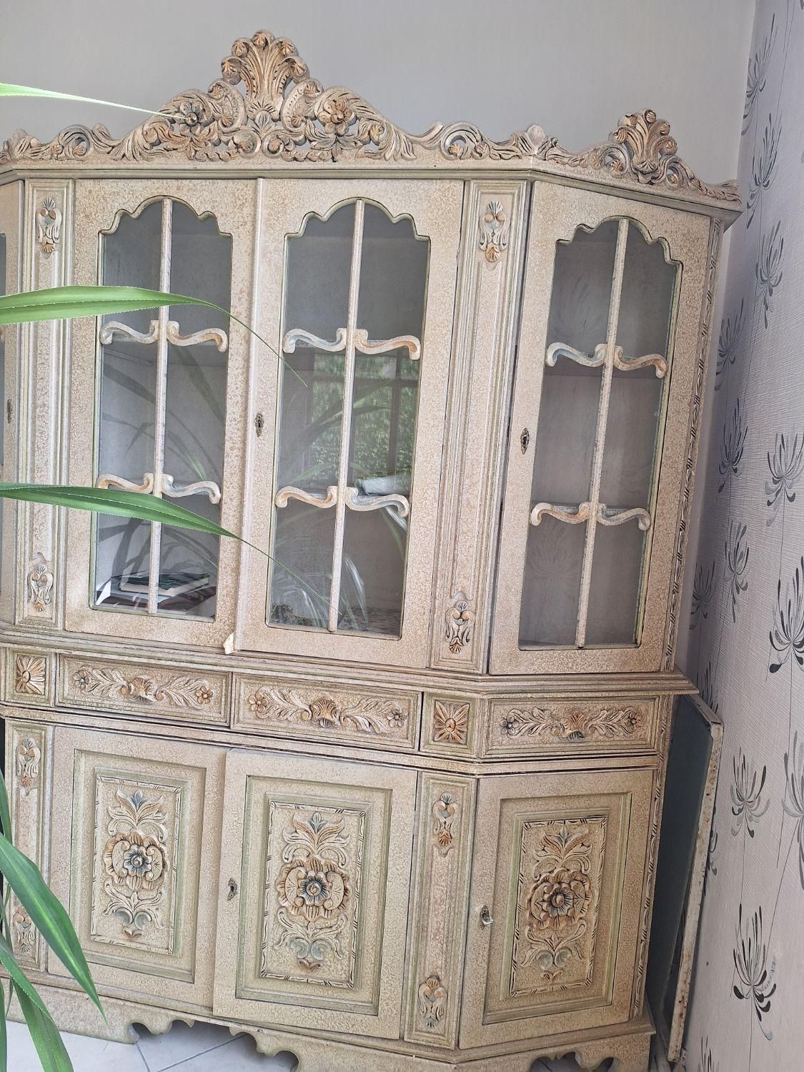 بوفه چوب راش ، سالم ،بزرگ ،رنگ لندنی ،|بوفه، ویترین، کنسول|تهران, آبشار|دیوار