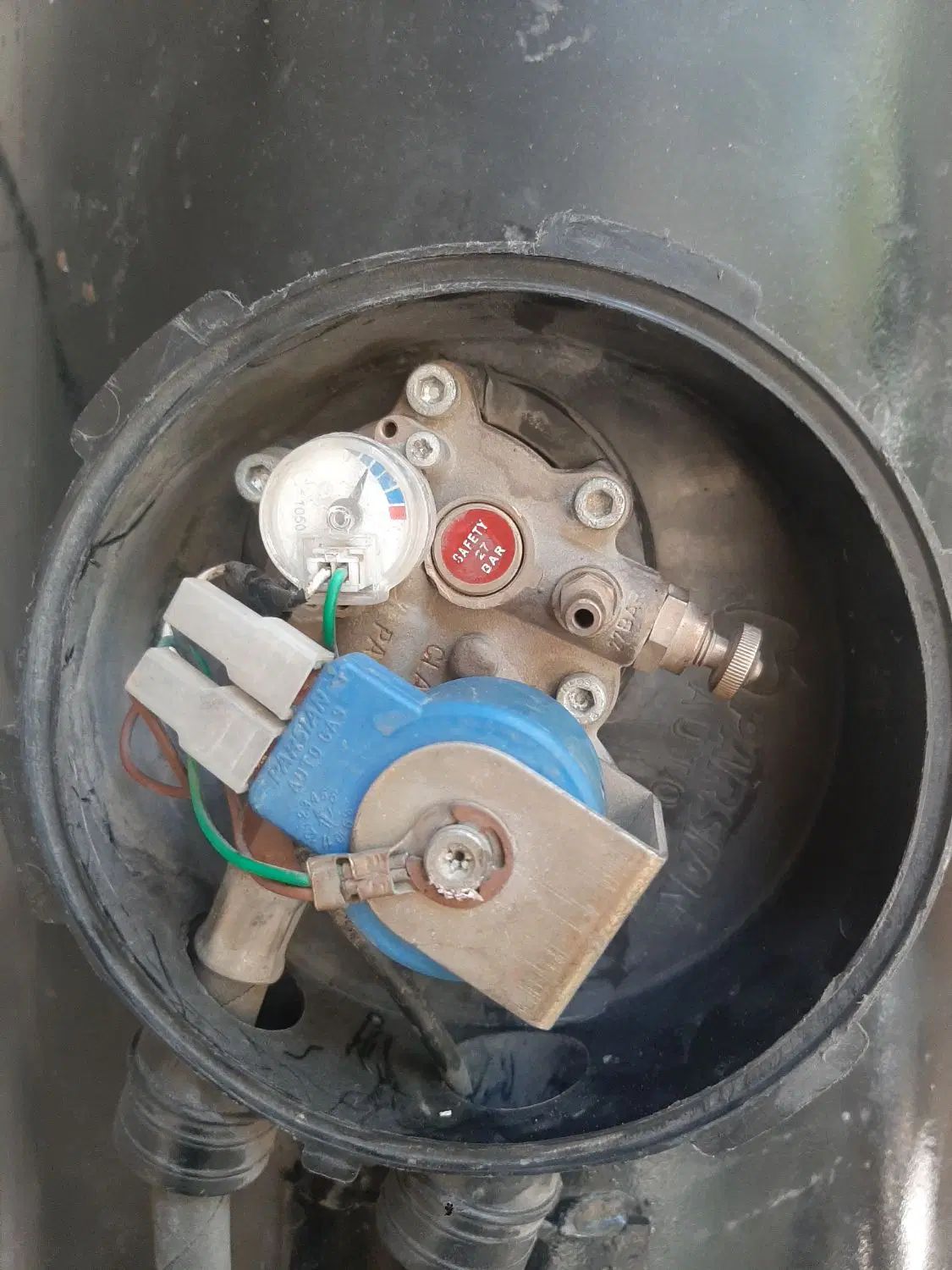 کپسول گاز lpg ال پی جی بزرگ باگلاتوروکلید قطع کن|قطعات یدکی و لوازم جانبی|تهران, مهرآباد|دیوار