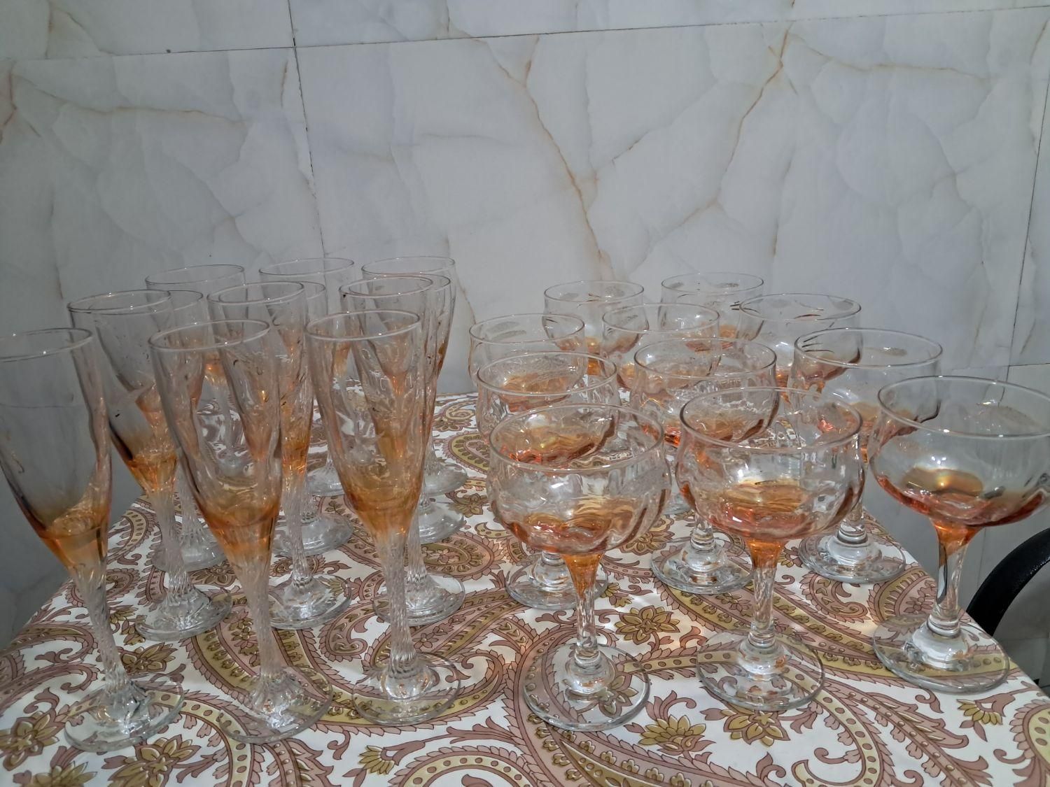 بستنی خوری وگیلاس ظروف چینی|ظروف سرو و پذیرایی|رشت, حومه رشت|دیوار