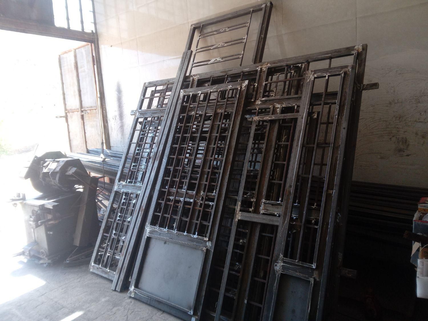 کارگاه جوشکاری ودرب وپنجره سازی|خدمات پیشه و مهارت|شیراز, میانرود|دیوار