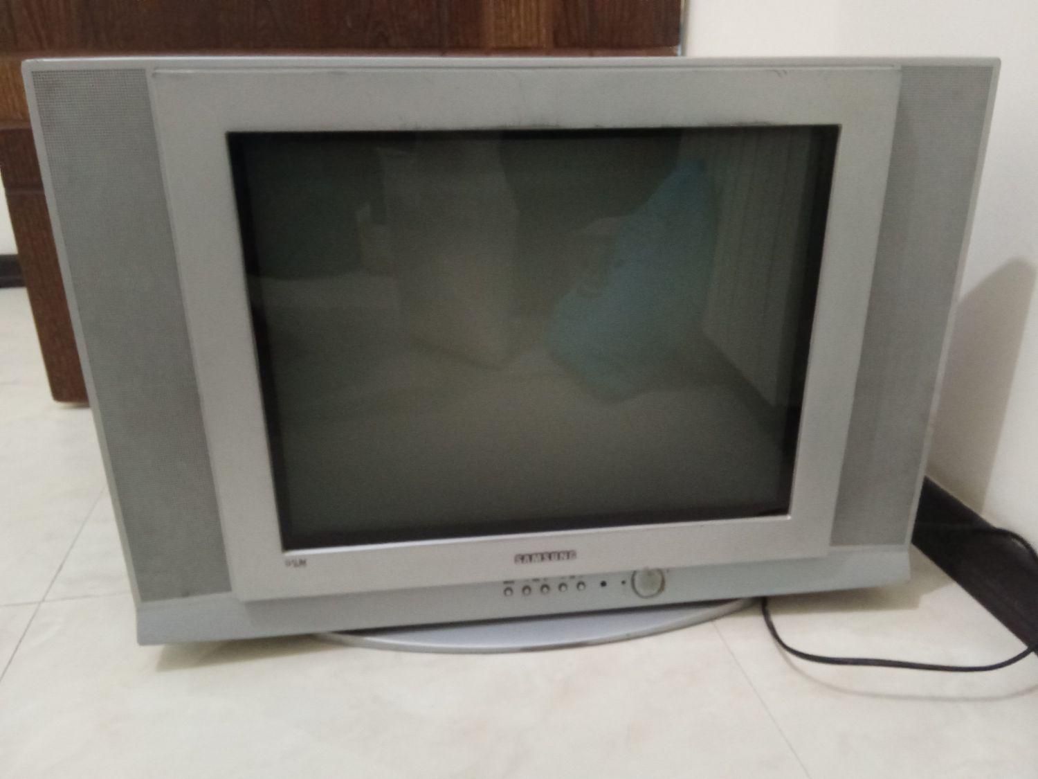 تلویزیون سامسونگ نقره ای اصل کشور کره کم کار|تلویزیون و پروژکتور|اصفهان, باغ دریاچه|دیوار