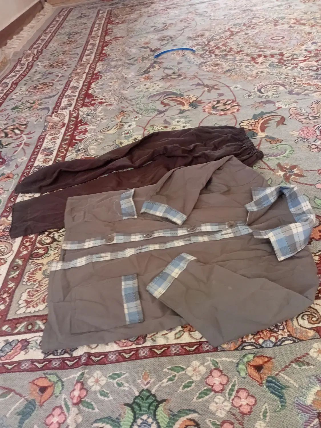 لباس مدرسه|کفش و لباس بچه|رشت, عینک|دیوار