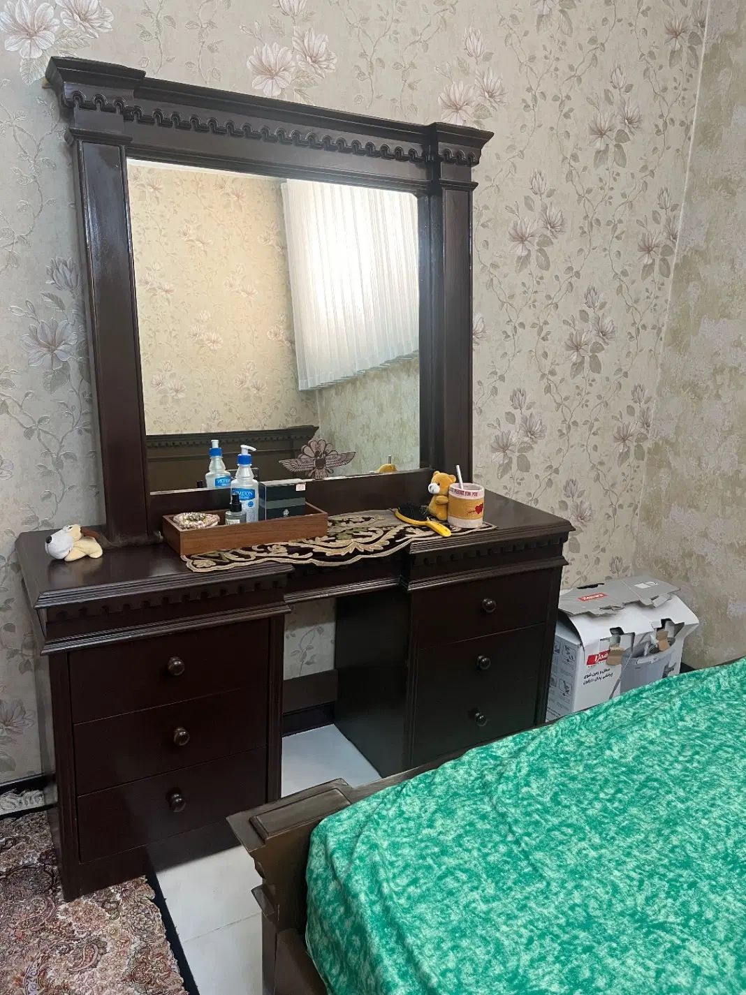 تخت خواب دو نفره کاملا سالم و تمیز|تخت و سرویس خواب|اصفهان, بهارستان|دیوار