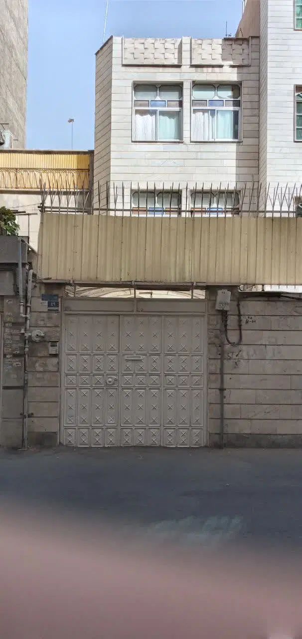 ۱۰۰ متر خانه سه ط کلنگی|فروش زمین و ملک کلنگی|تهران, آذری|دیوار