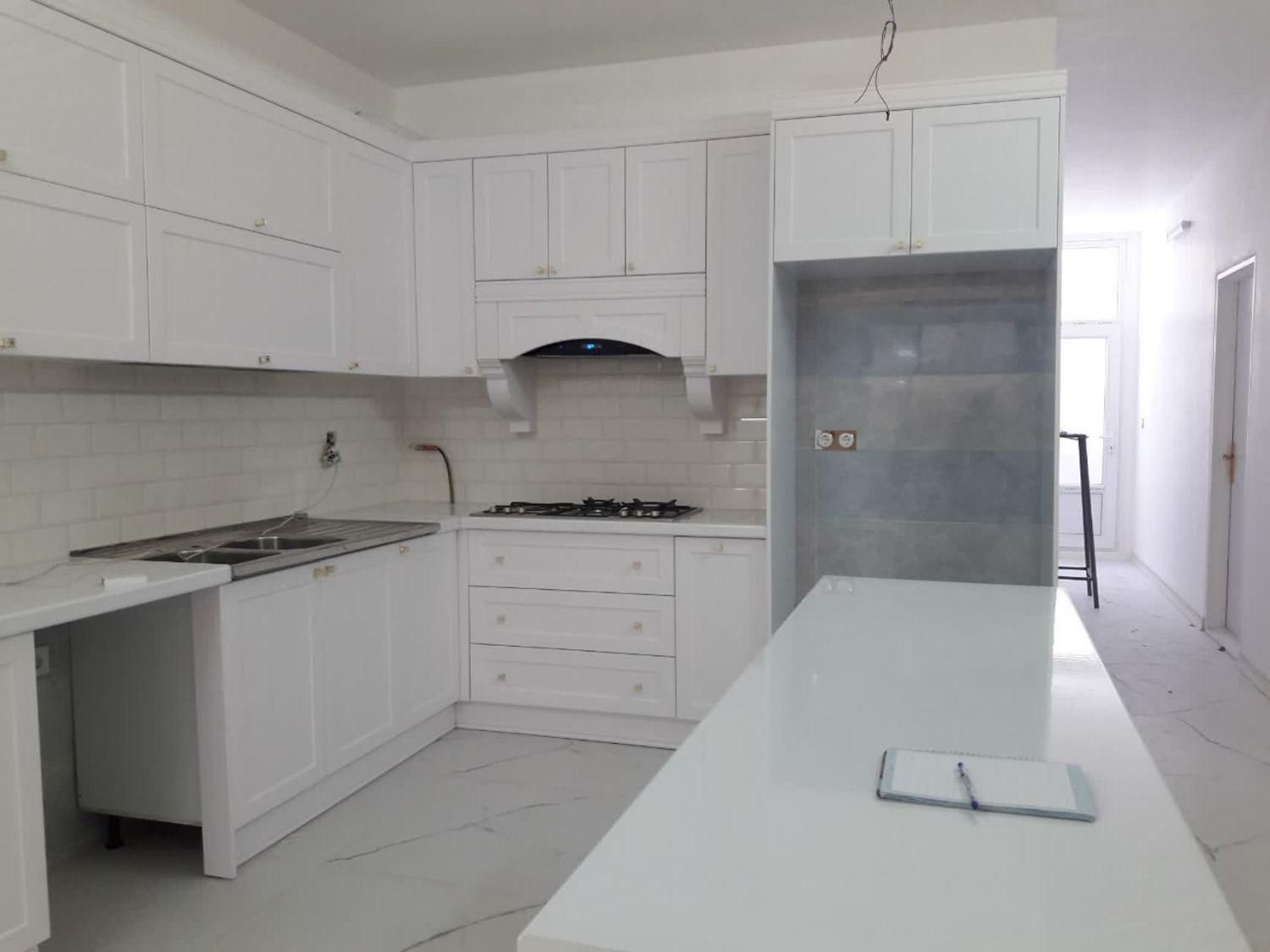 نئو کلاسیک/کابینت آشپزخانه/هایگلاس/mdf|مصالح و تجهیزات ساختمان|قم, امامزاده ابراهیم|دیوار