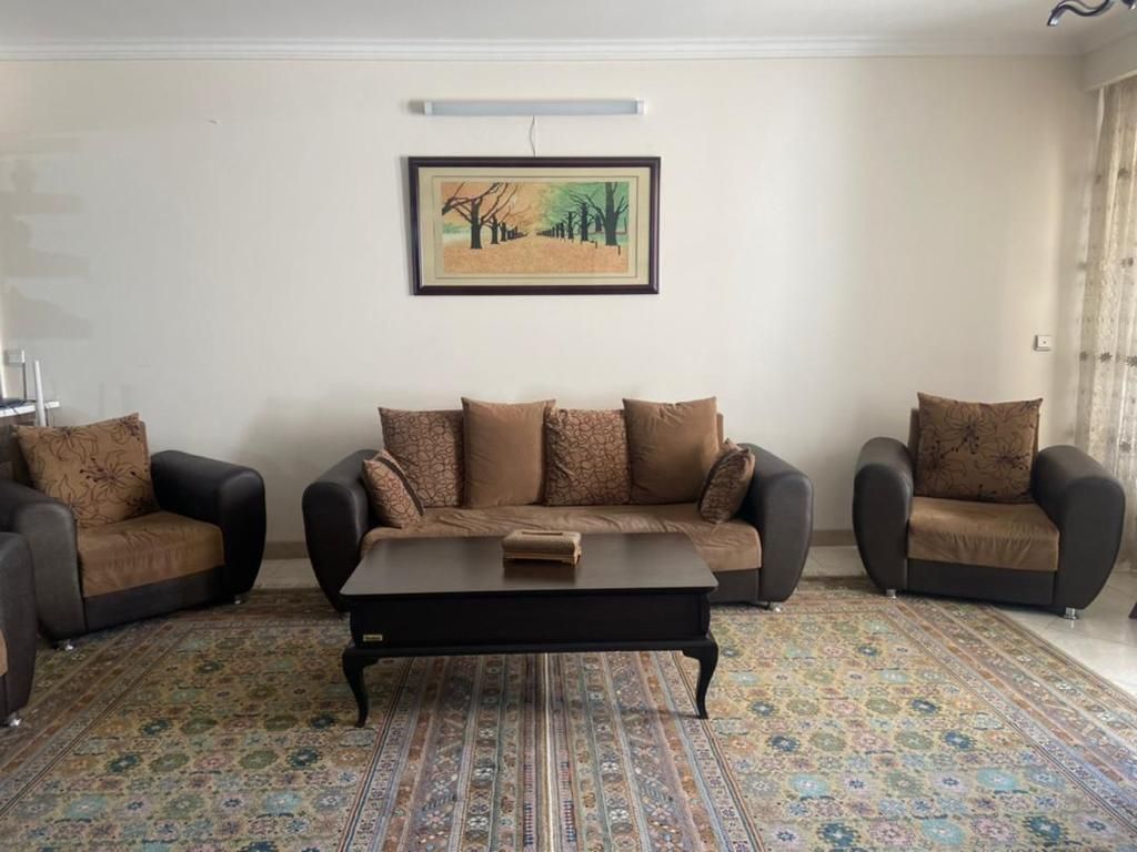 اپارتمان مبله زند روبروی بیمارستان سعدی|اجارهٔ کوتاهمدت آپارتمان و سوئیت|شیراز, سینما سعدی|دیوار