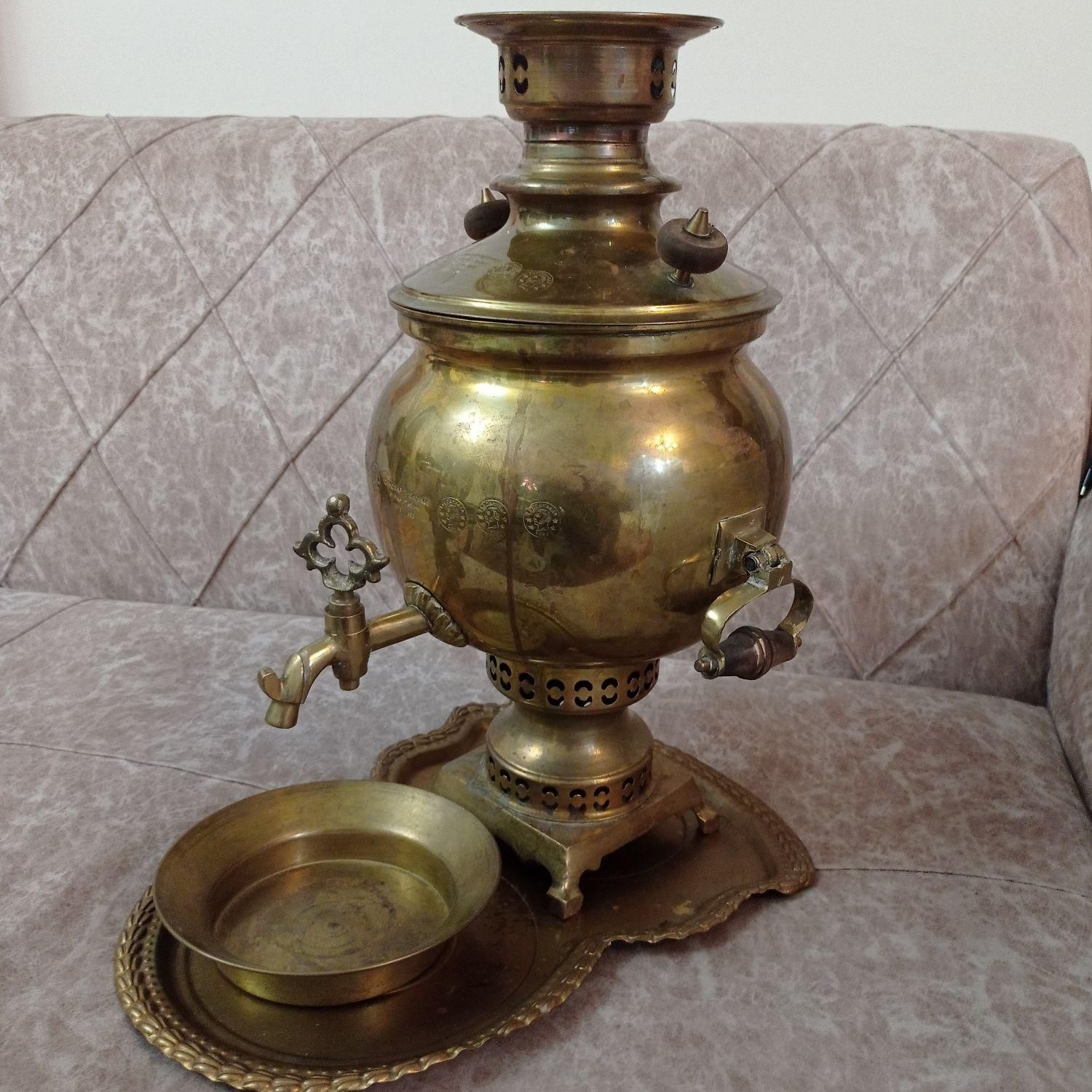 سماور روسی ده مهر|کلکسیون اشیاء عتیقه|تهران, میدان ولیعصر|دیوار